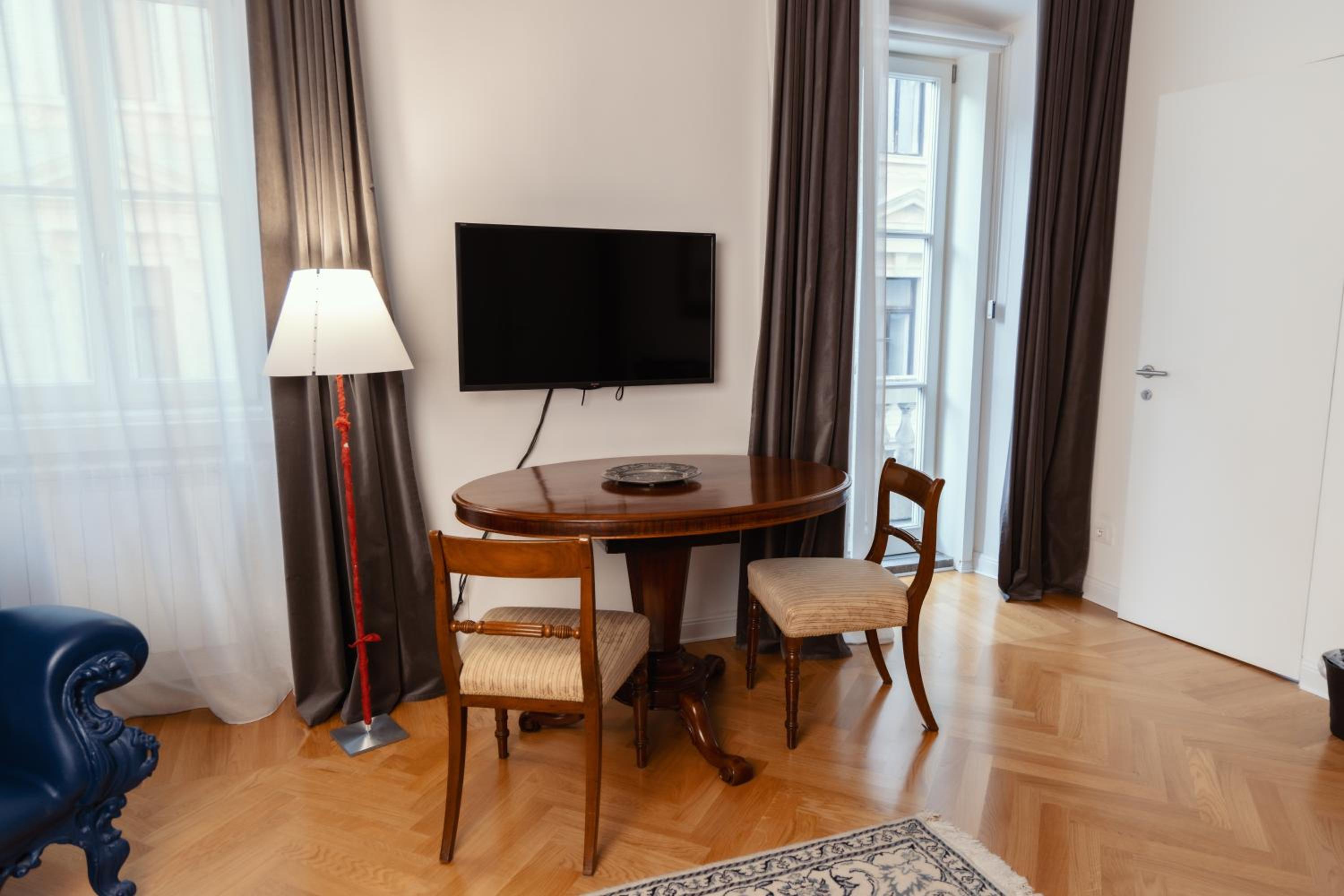 Deluxe King Room photo 3