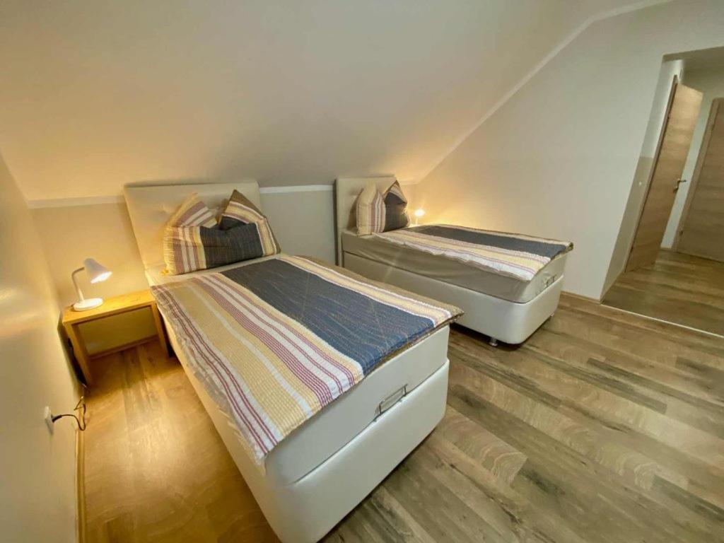 Twin Room with Shared Bathroom photo 2