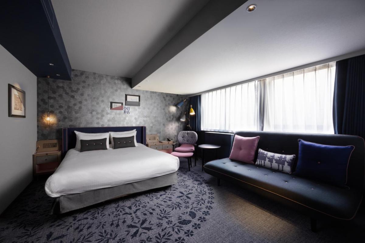 Privilege Queen Room with Sofa - Non-Smoking photo 2