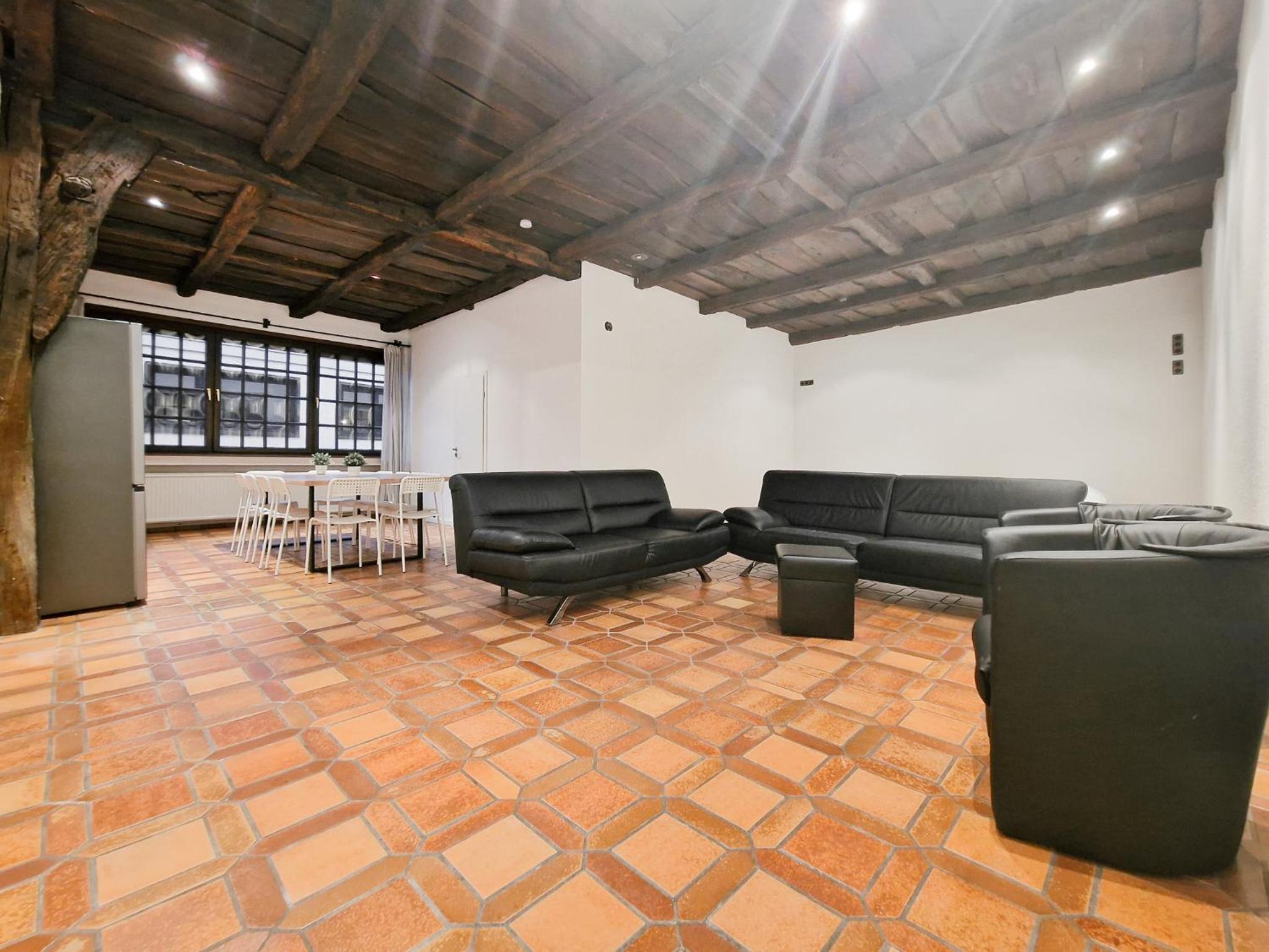 Five-Bedroom House photo 1