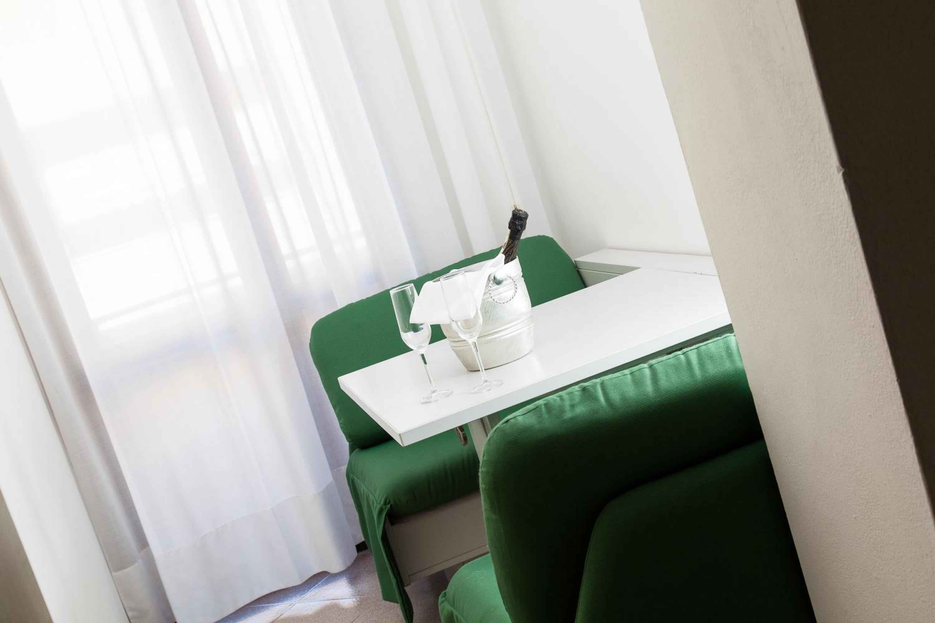 Deluxe Double Room - Photo 4