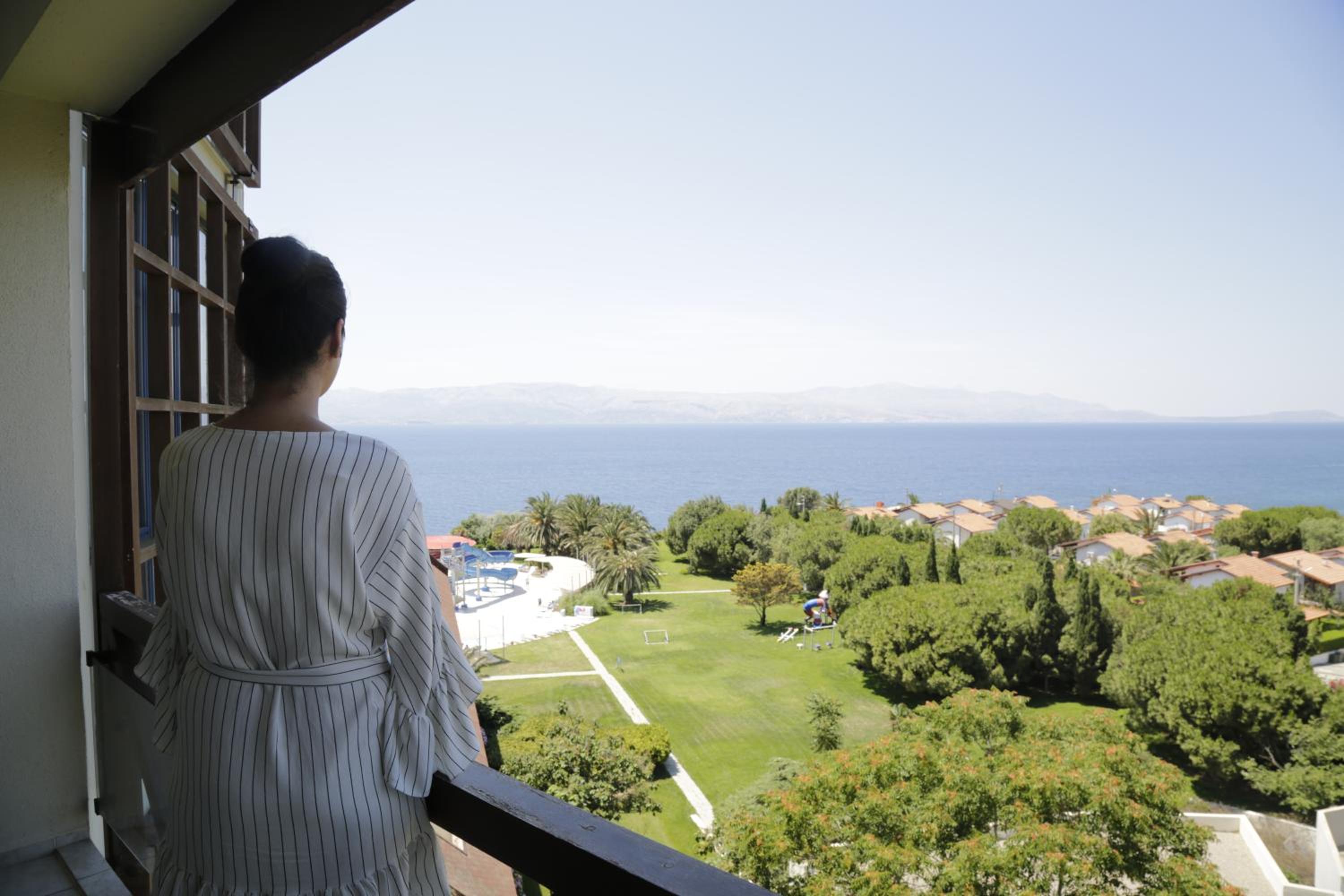 Standard Double or Twin Room with Sea View - Photo 9