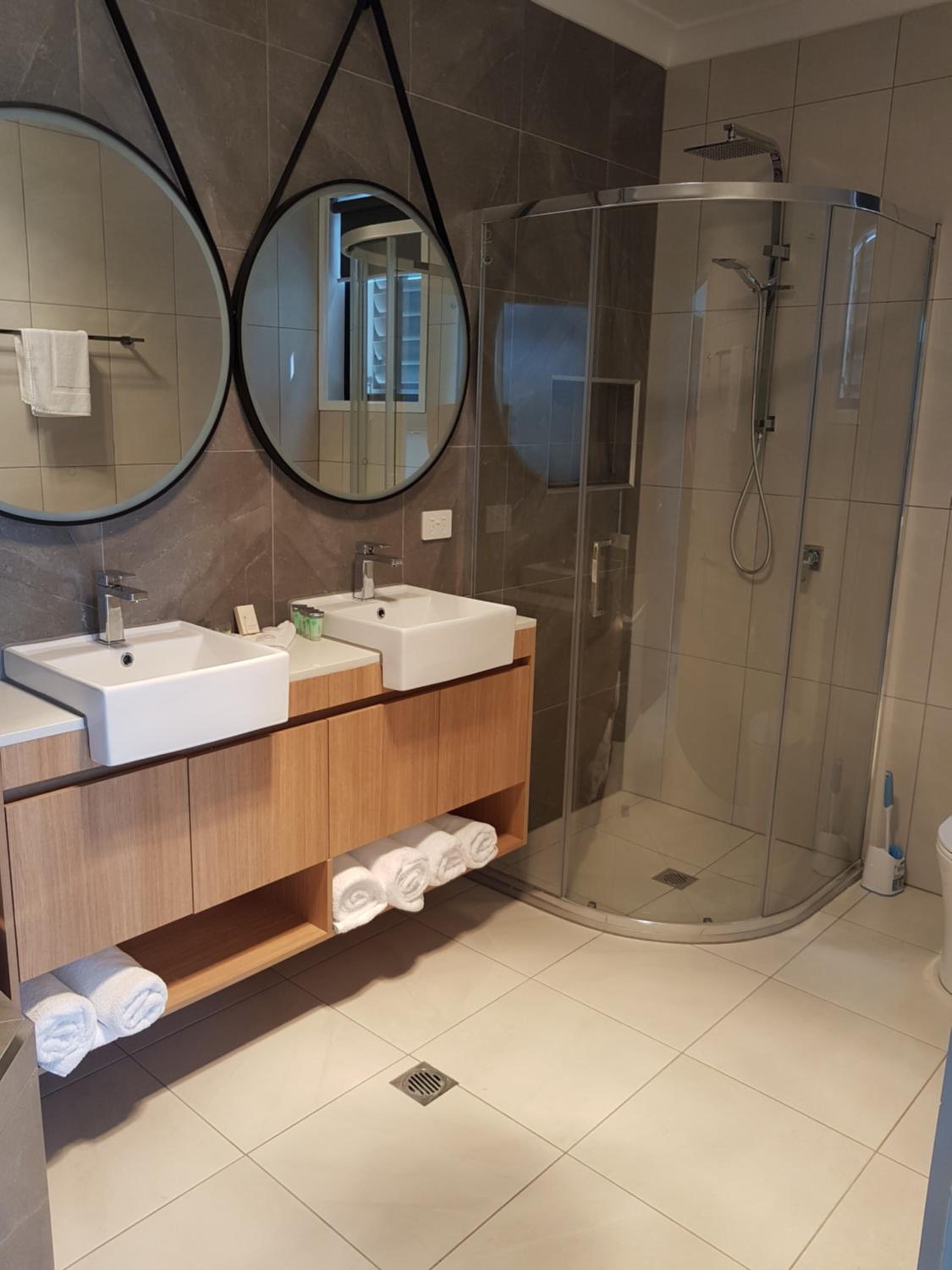 2 Bedroom Spa Apartment with 1 x King, 2 X Single Beds NOT Pet Friendly photo 2