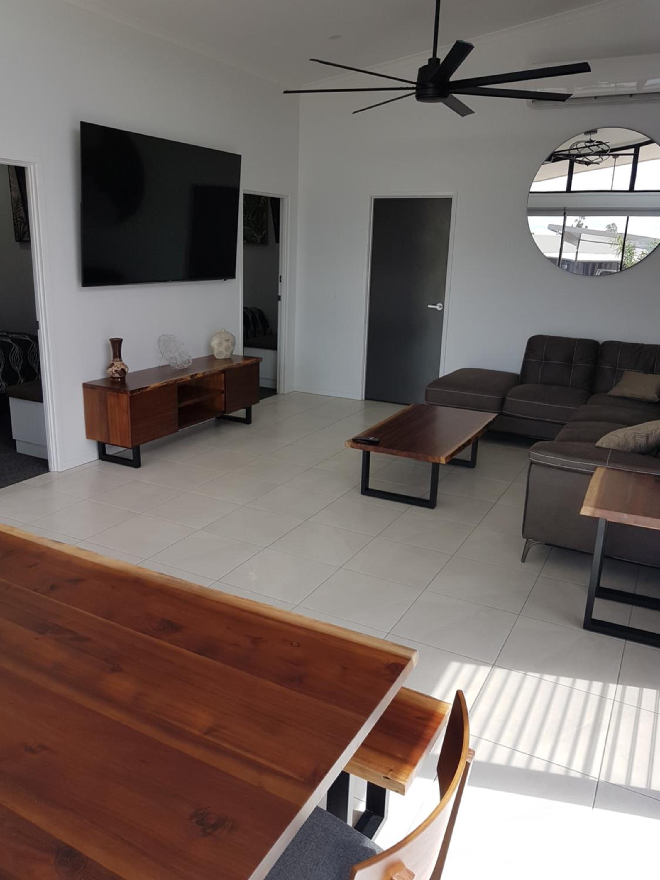 2 Bedroom Spa Apartment with 1 x King, 2 X Single Beds NOT Pet Friendly photo 3