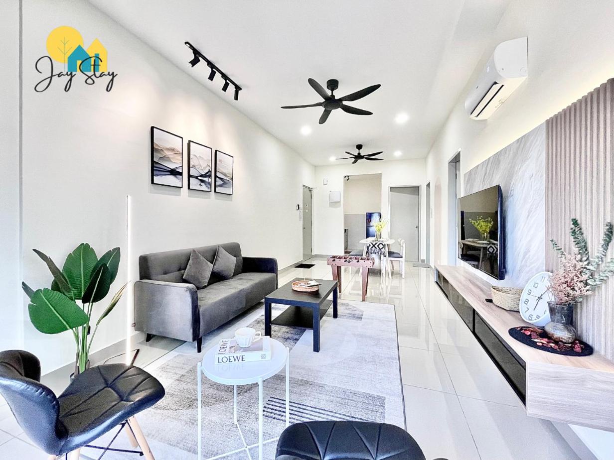 Two-Bedroom Apartment - Photo 2
