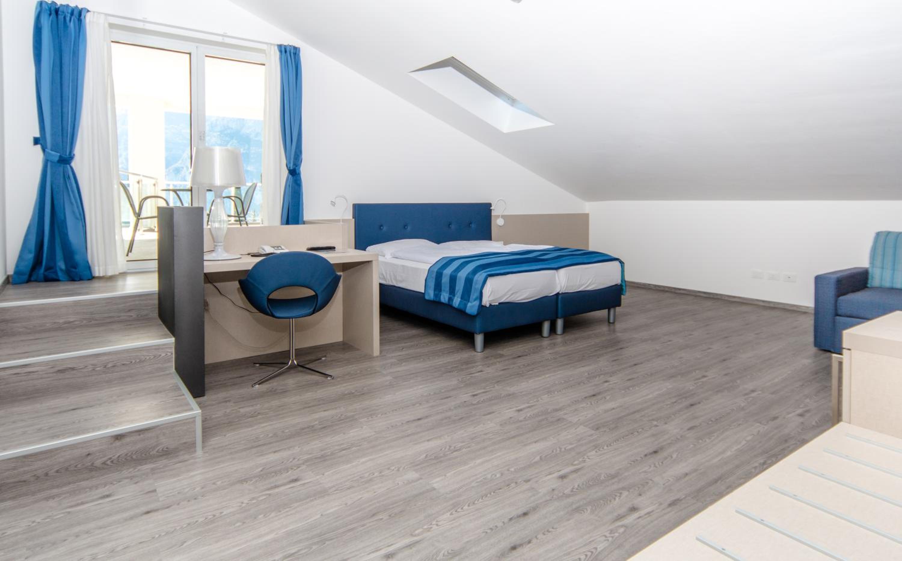 Deluxe King Zimmer mit Terrasse und Seeblick