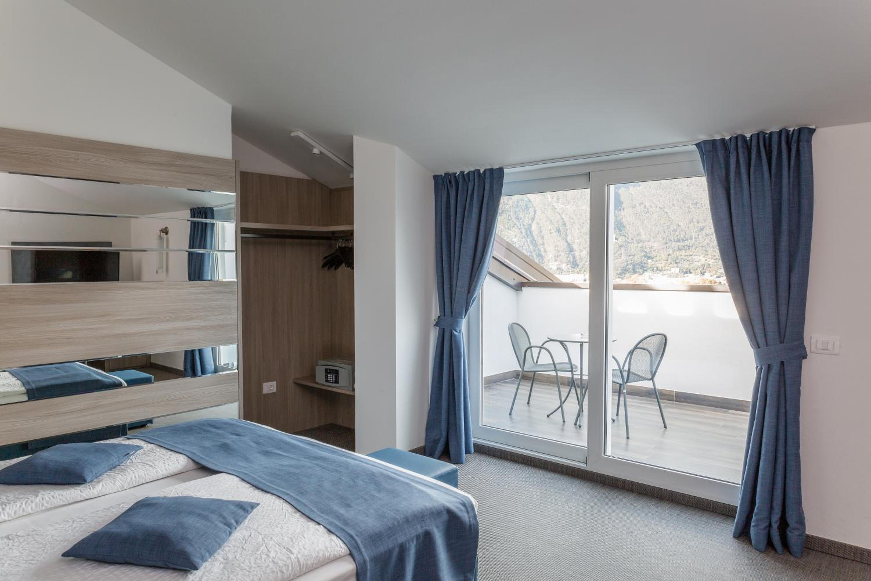 Superior King Zimmer mit Balkon und Seeblick
