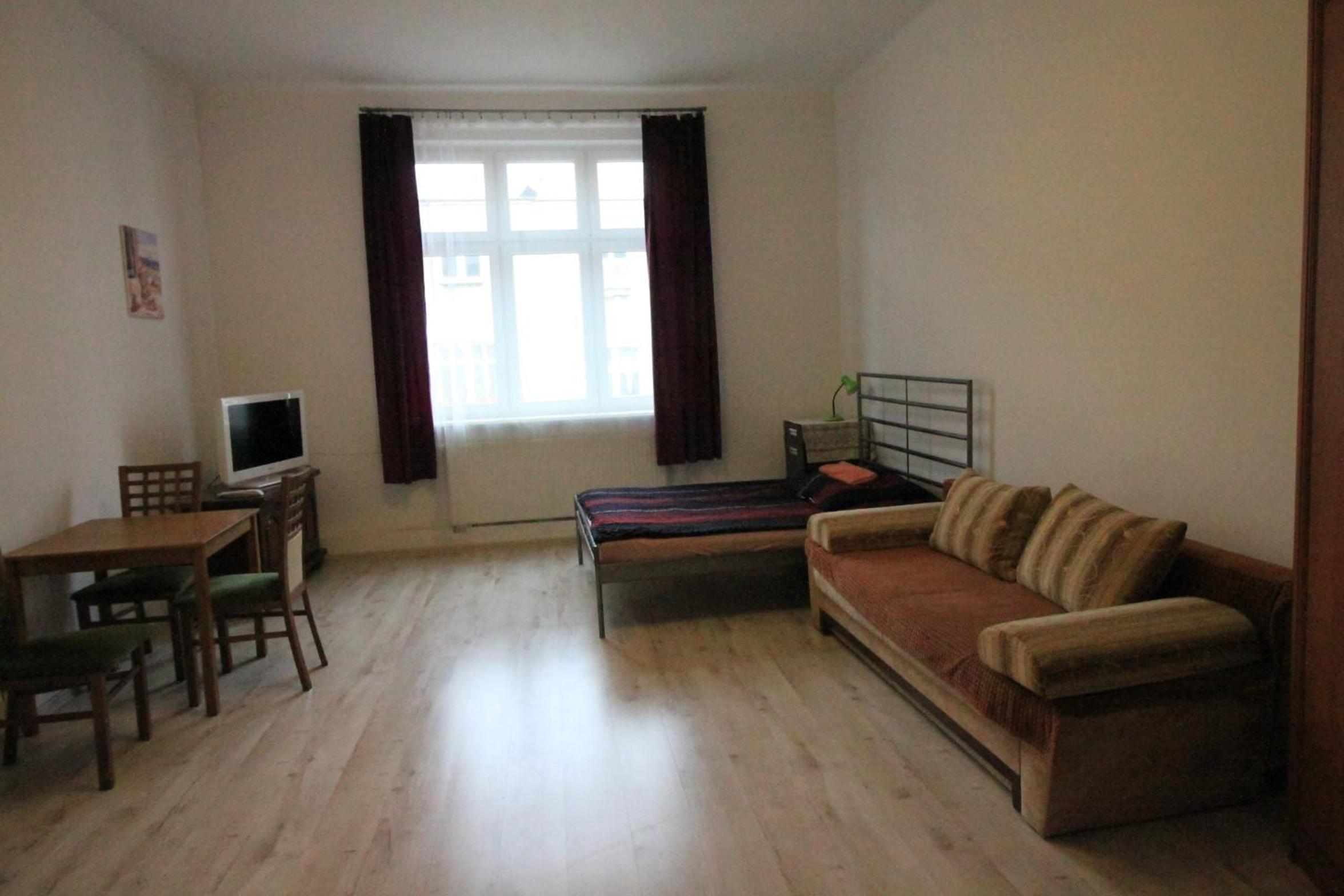 One-Bedroom Apartment photo 1