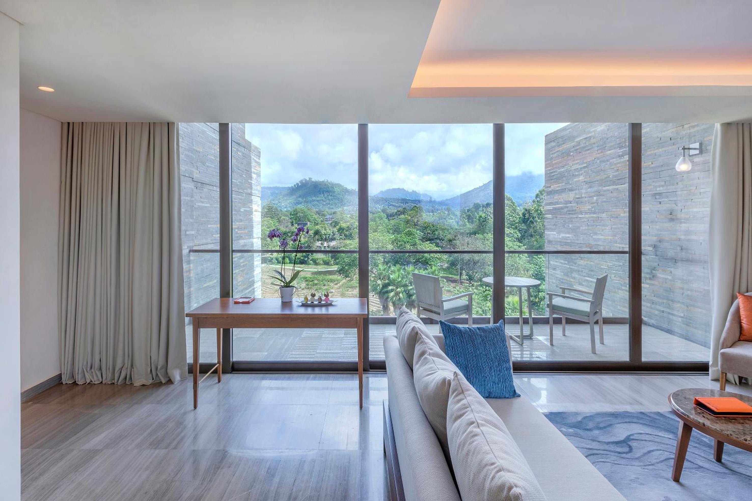 Red Level Junior Suite