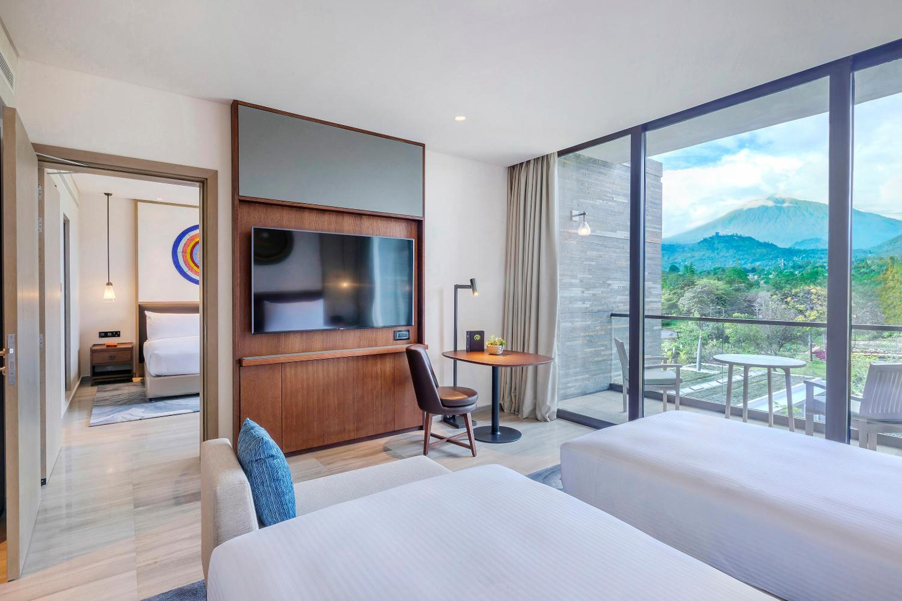 Deluxe Interconnecting Mont Meru View