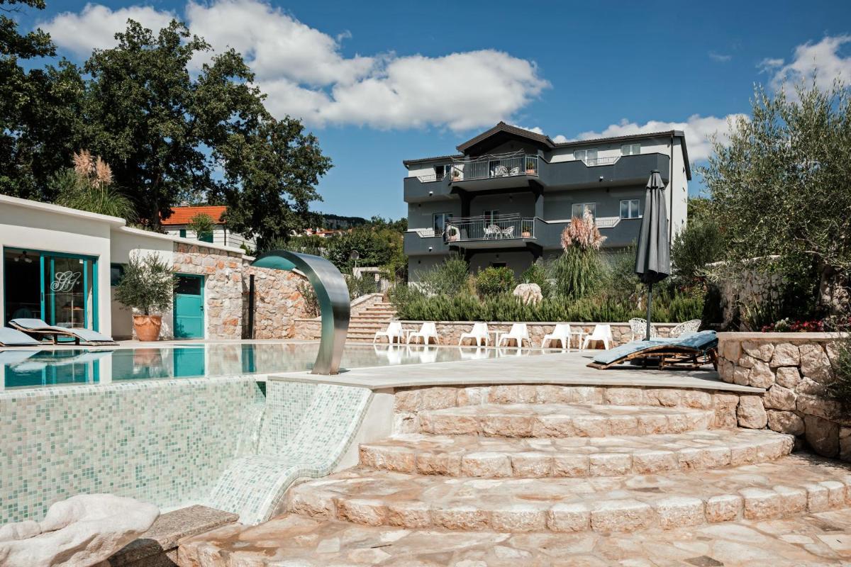 Villa photo 2
