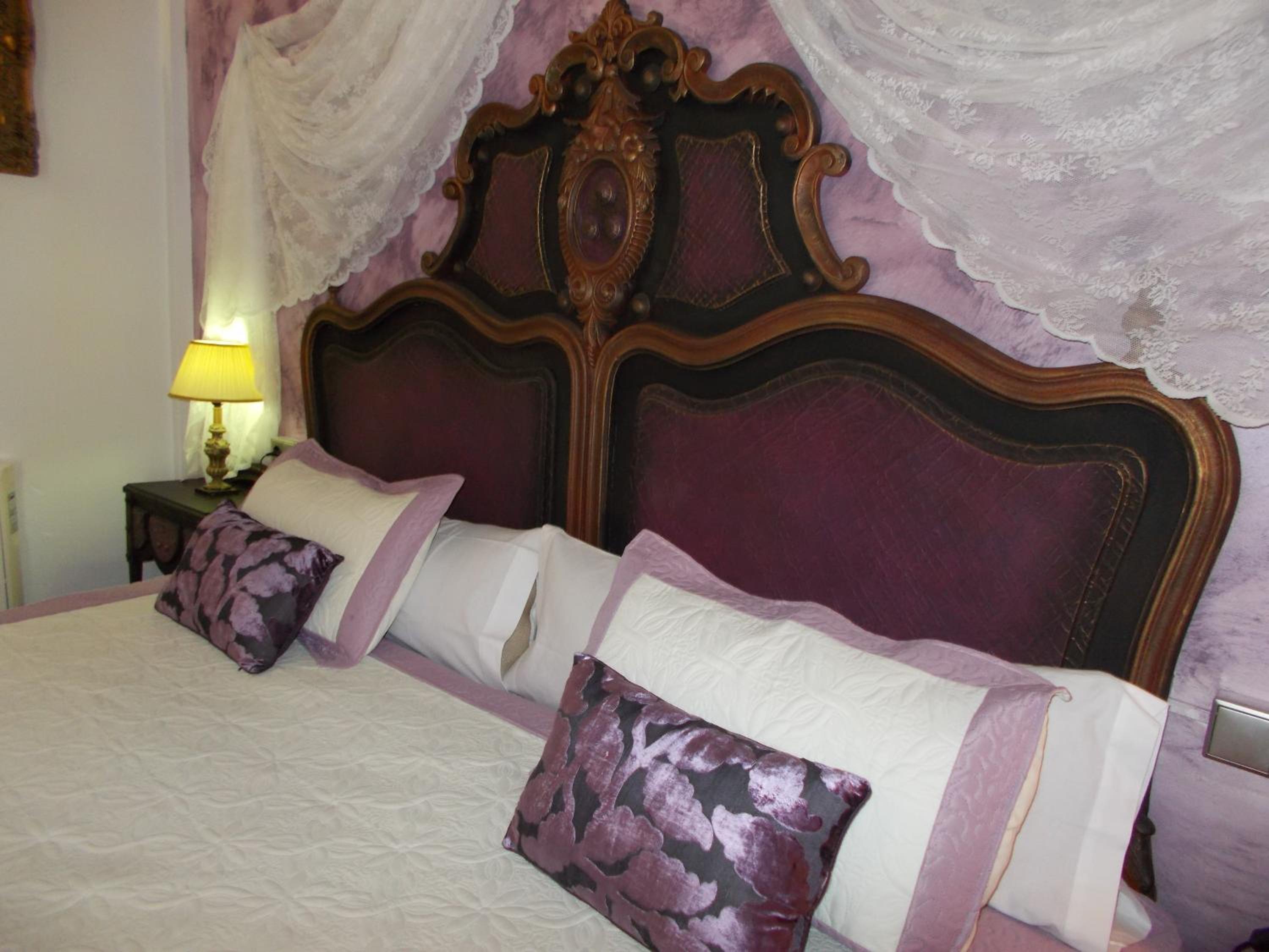 Deluxe Double Room - Photo 29