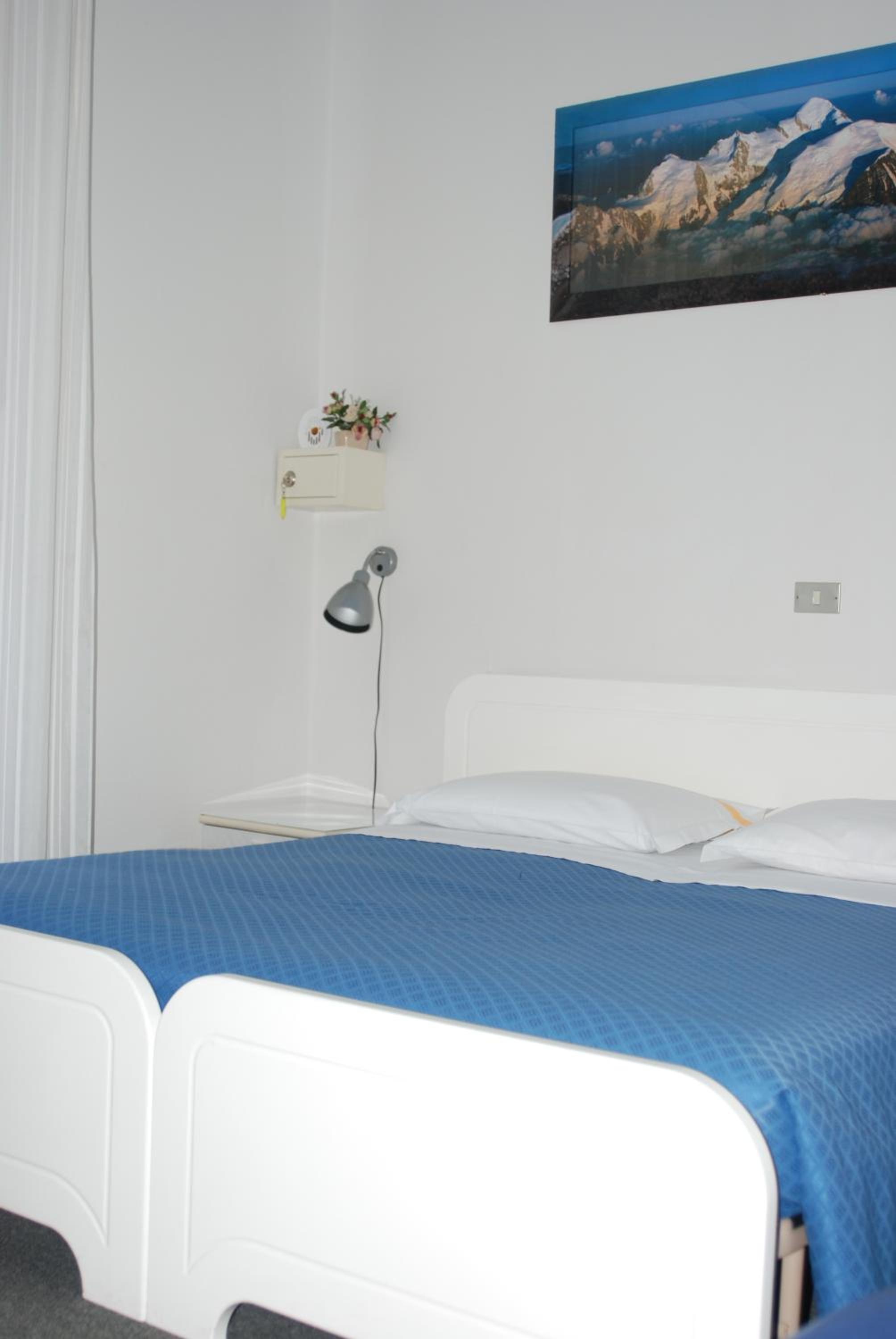 Double Room - Photo 17