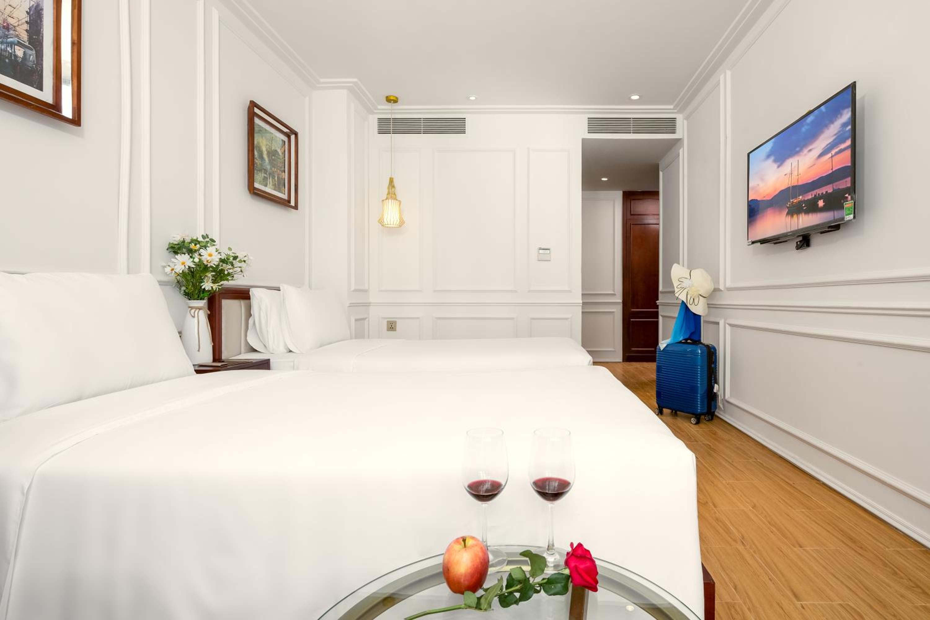 Standard Twin Room - Photo 1