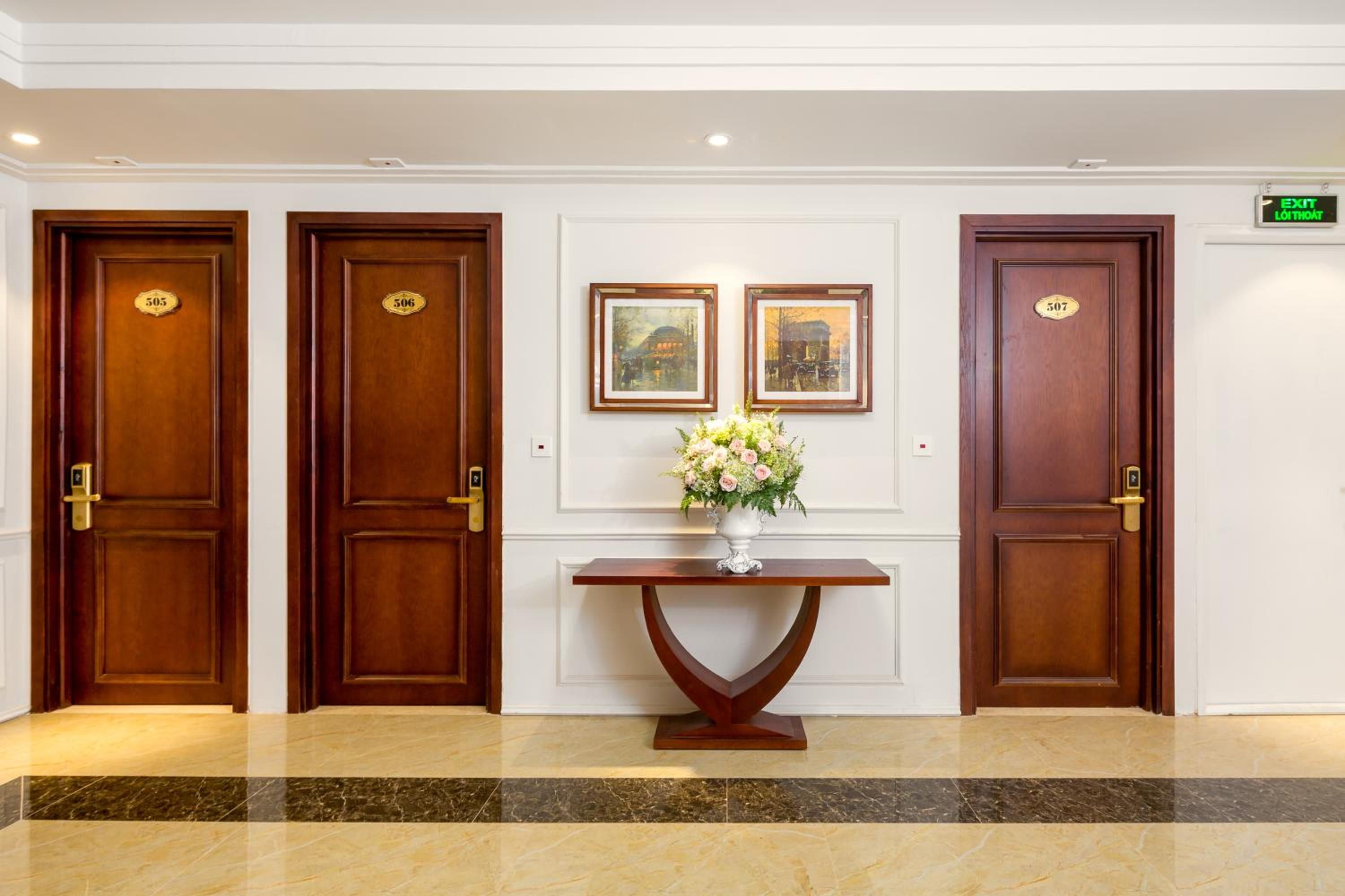 Standard Twin Room - Photo 12