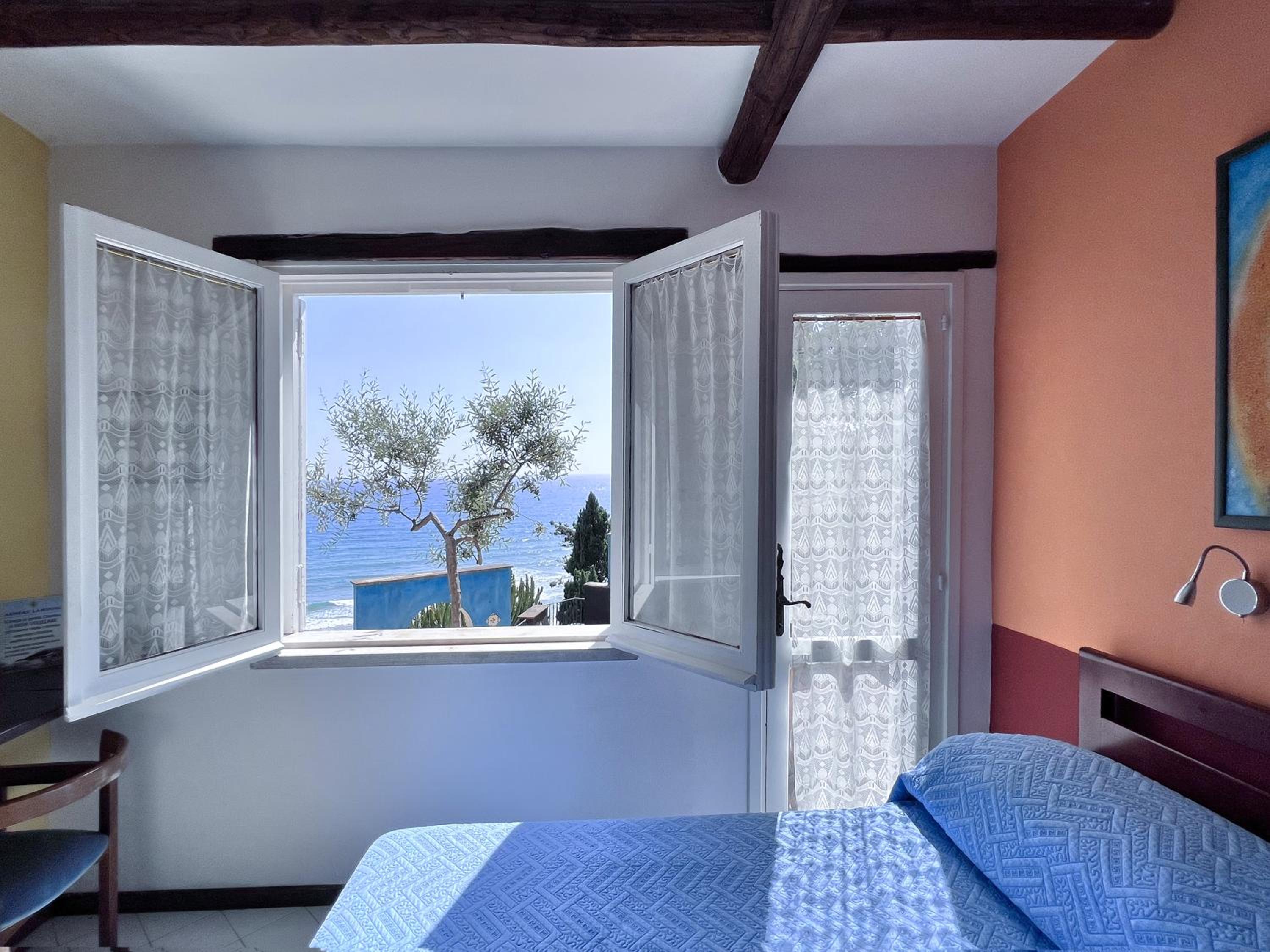 Double Room with Sea View - Photo 5