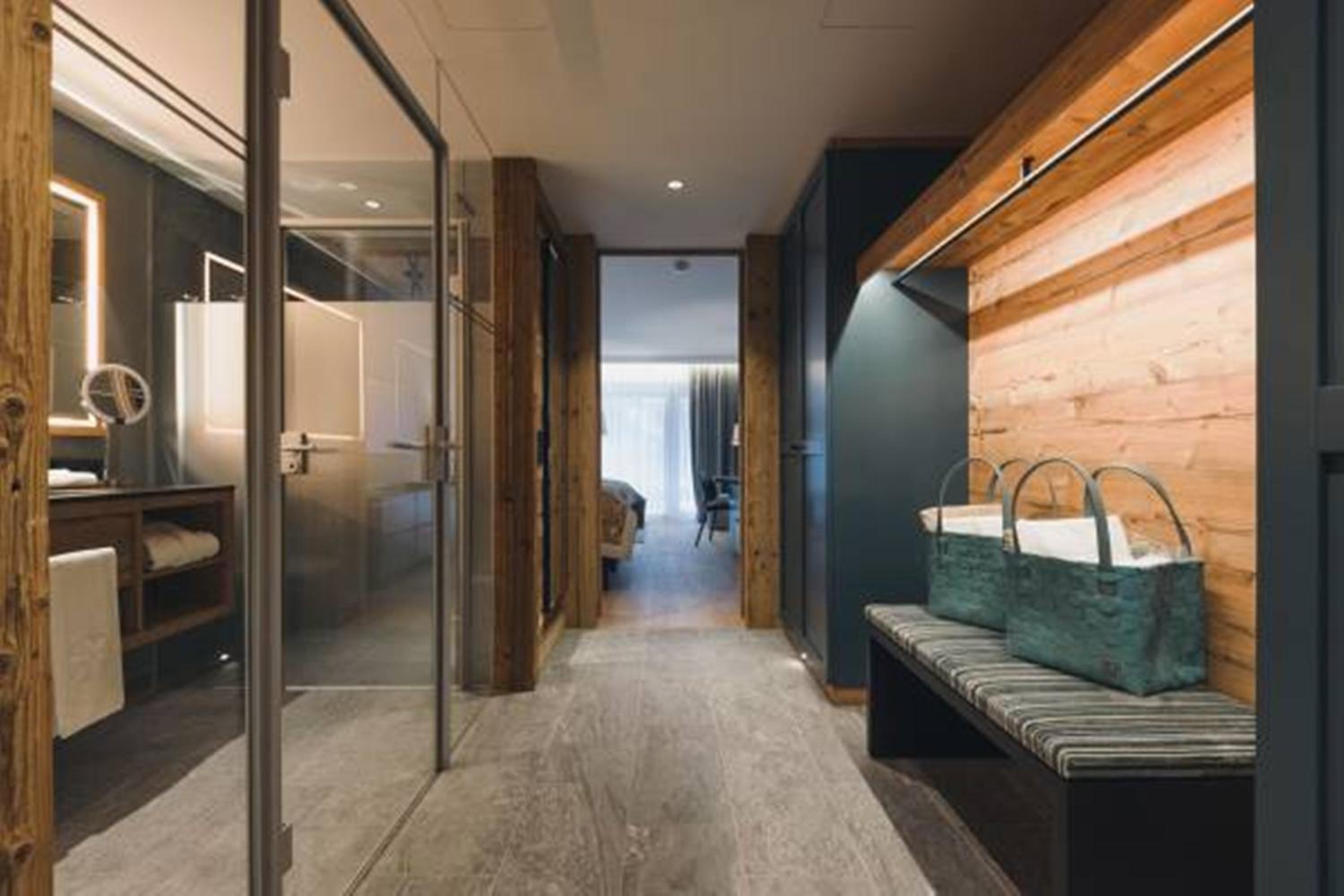 Design Junior Suite with Balcony photo 2
