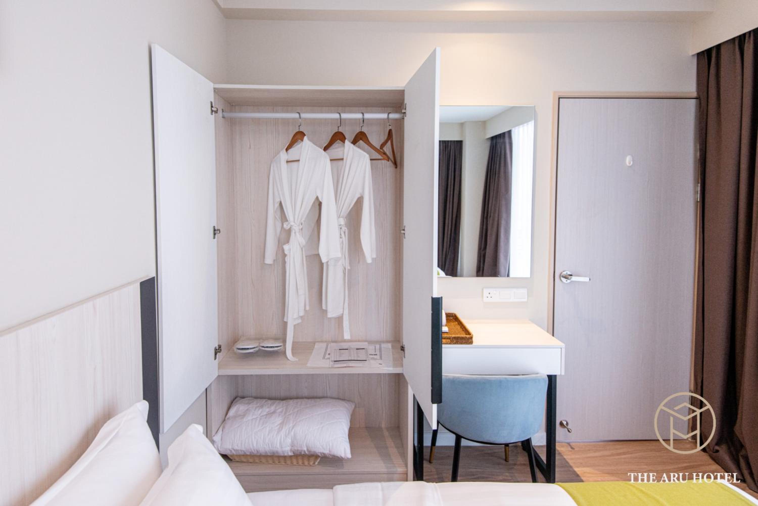 3-Bedroom Family Suites with City View - Photo 6