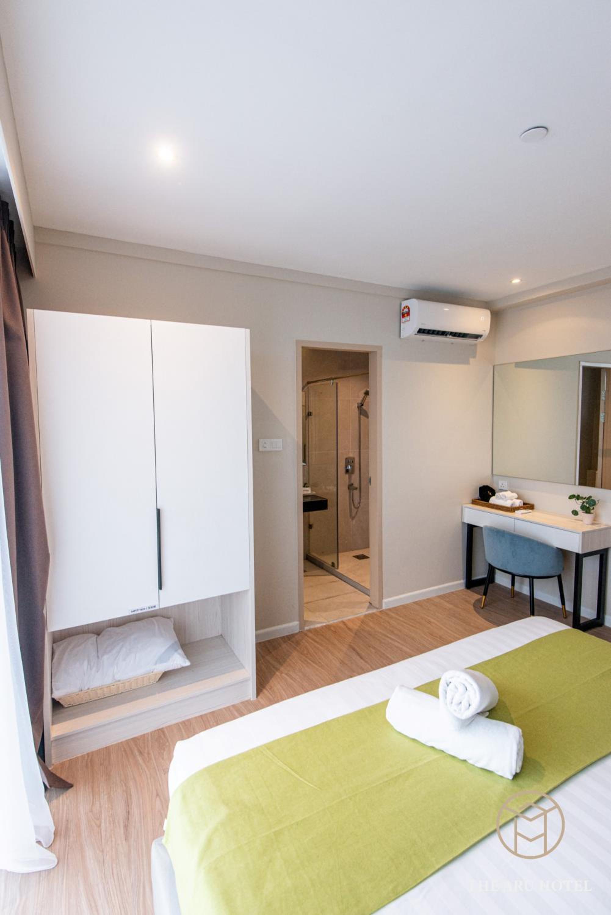 3-Bedroom Family Suites with City View - Photo 24