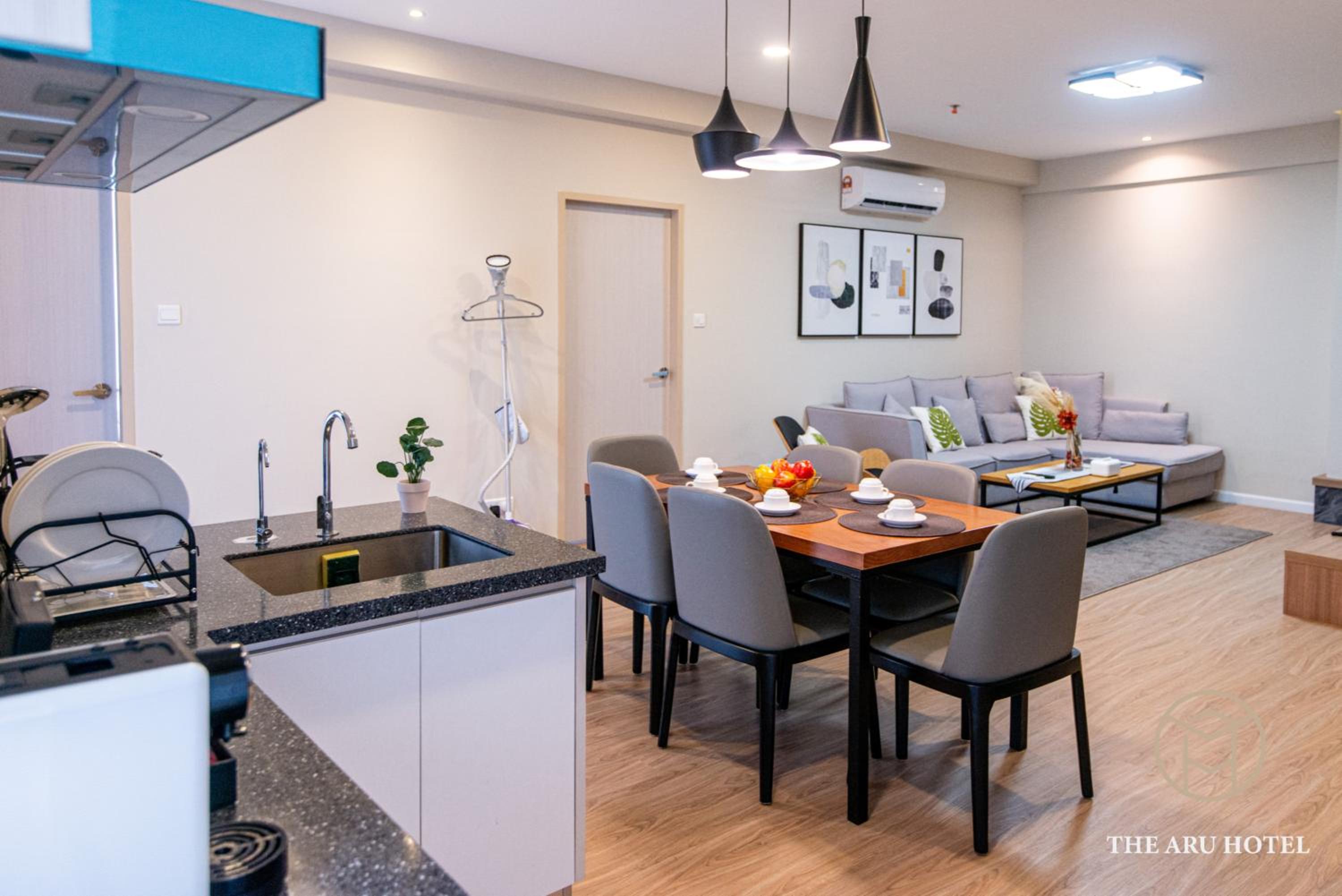 3-Bedroom Family Suites with City View - Photo 2