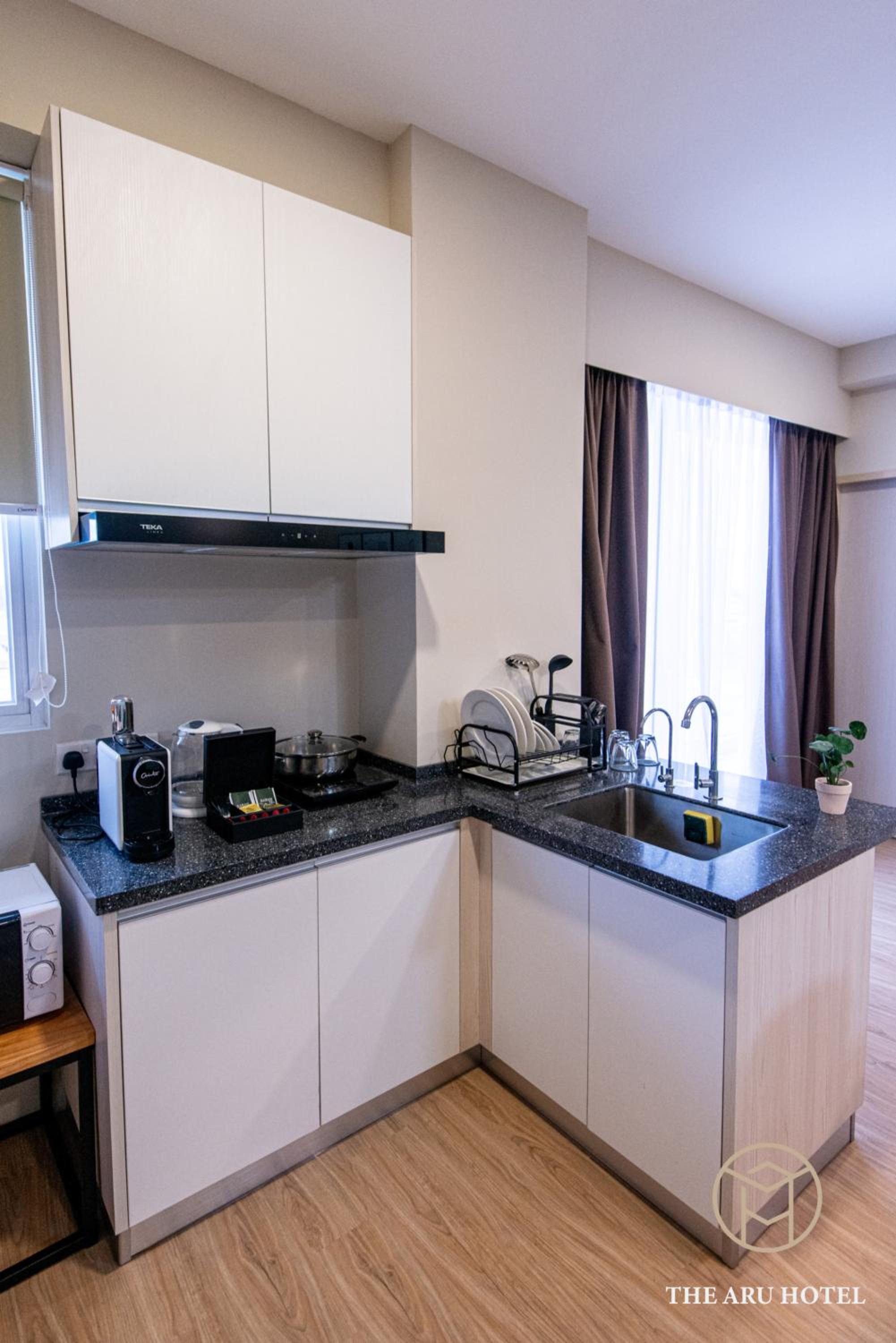 3-Bedroom Family Suites with City View - Photo 18
