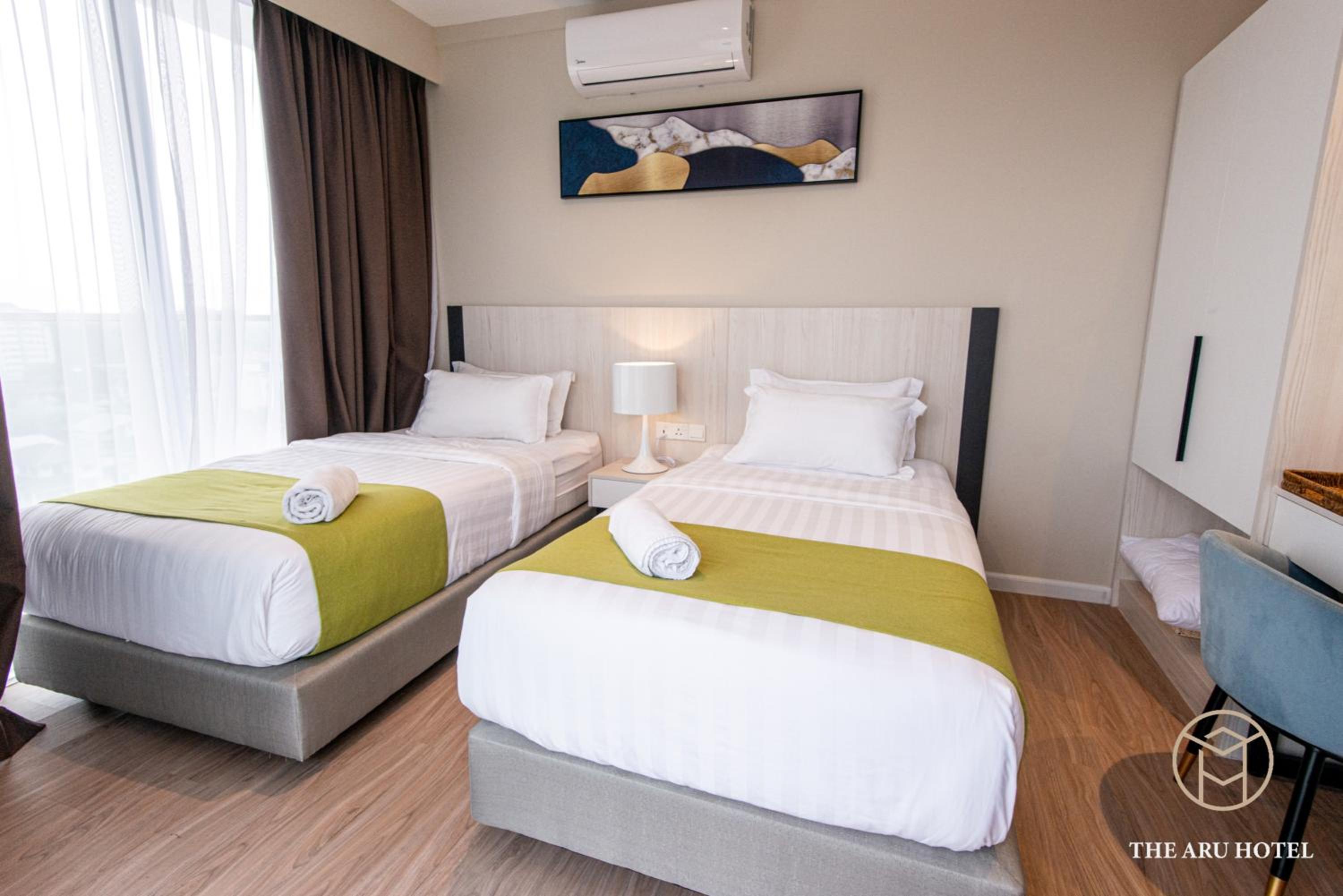 3-Bedroom Family Suites with City View - Photo 33