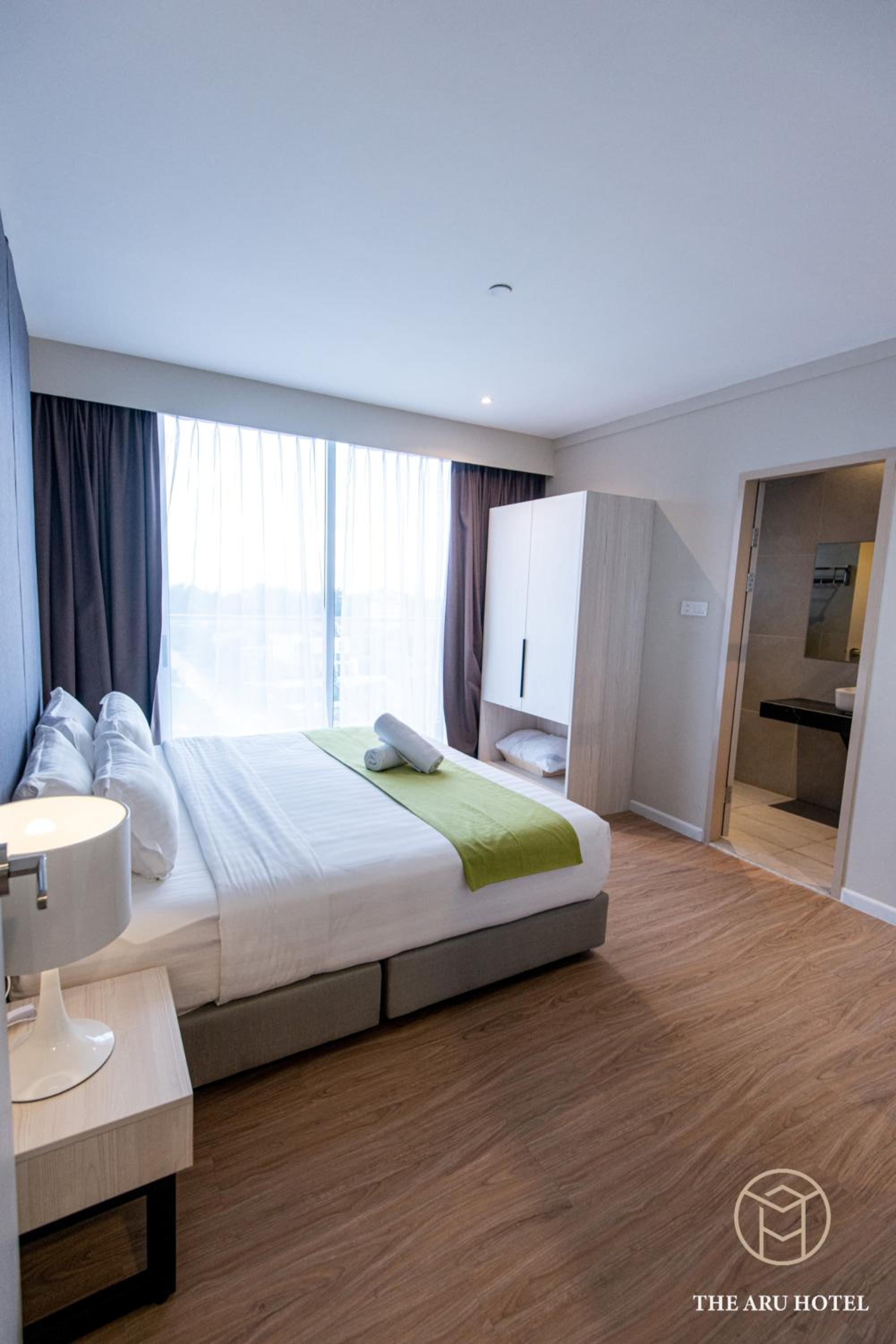 3-Bedroom Family Suites with City View - Photo 20