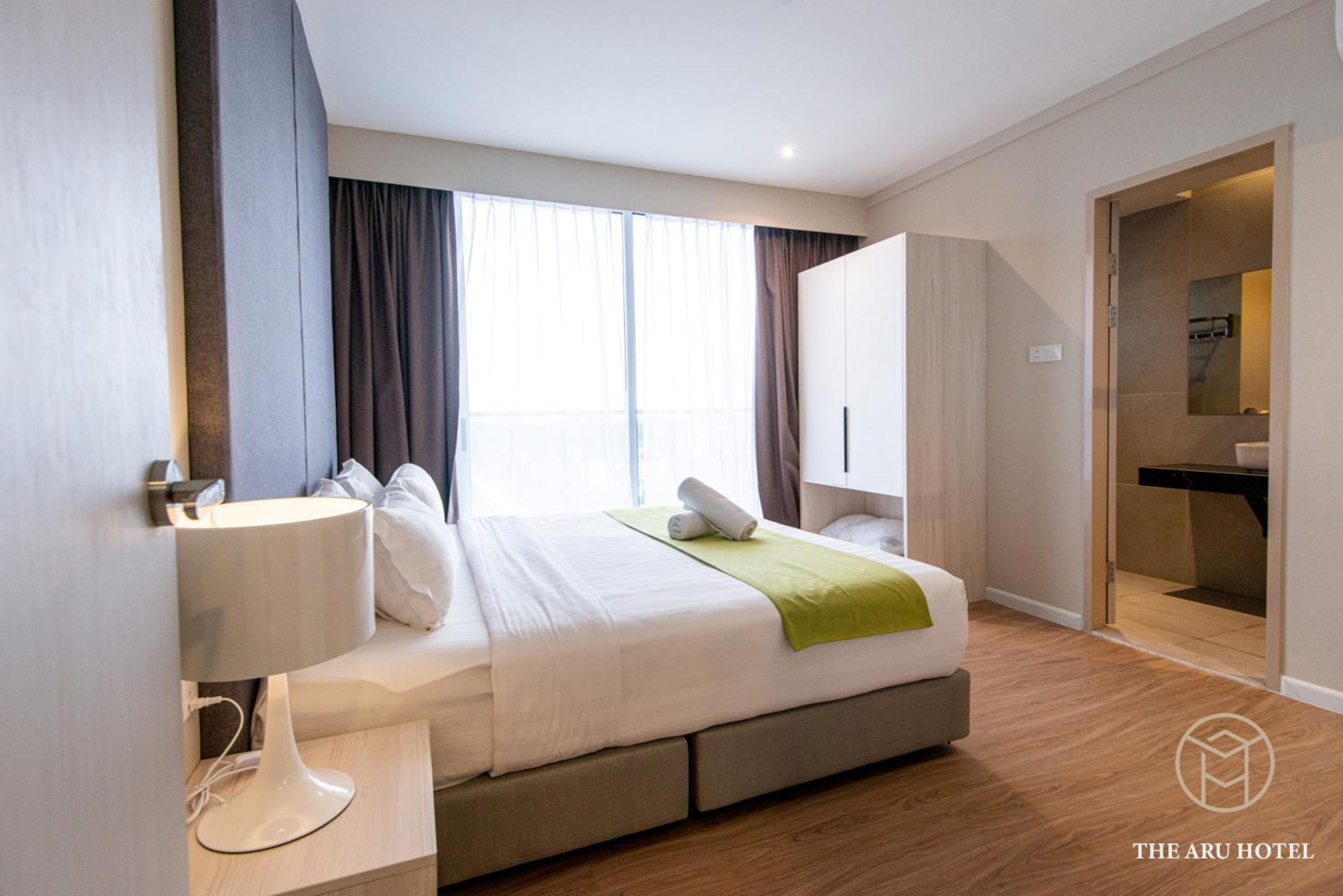 3-Bedroom Family Suites with City View - Photo 23