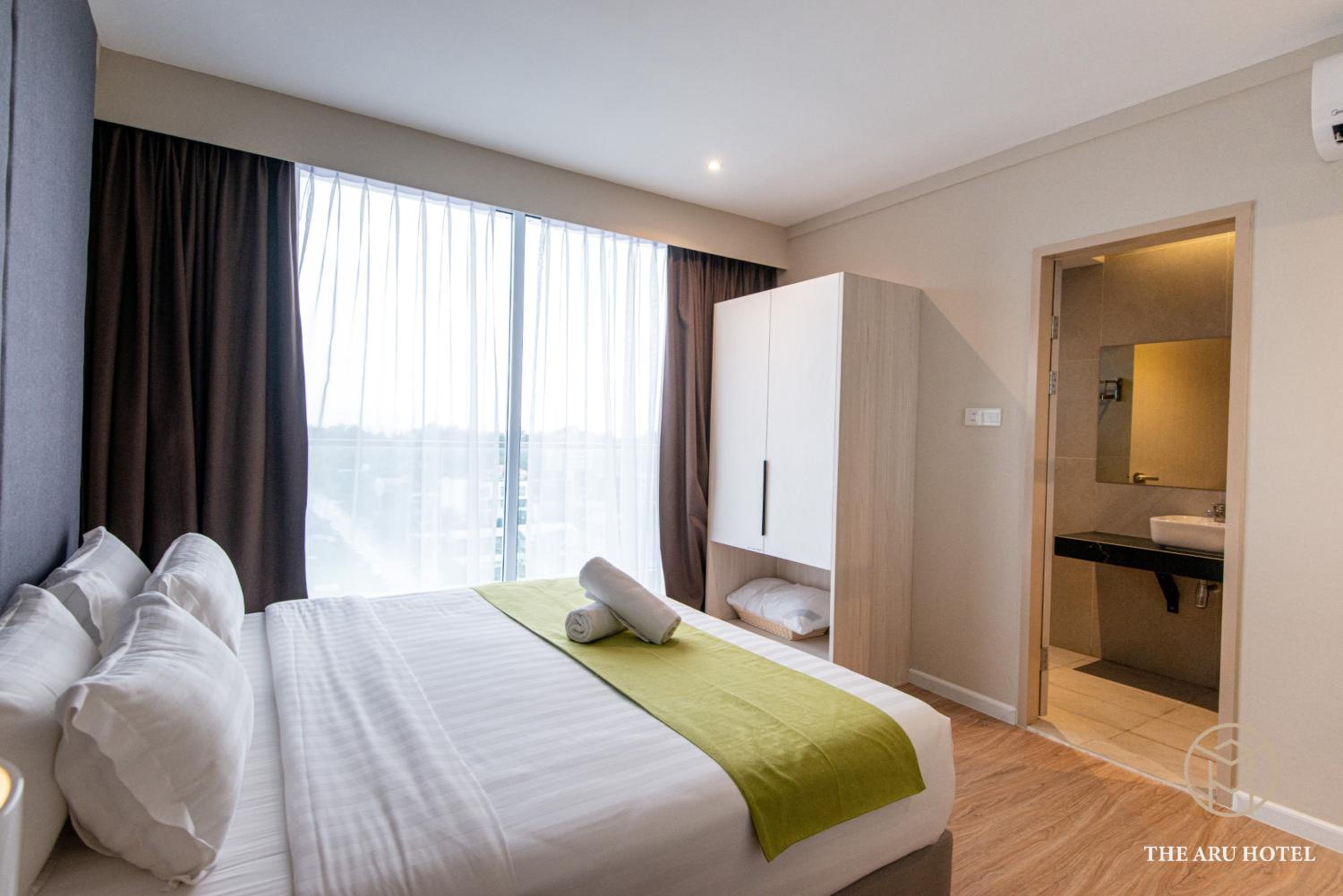 3-Bedroom Family Suites with City View - Photo 25