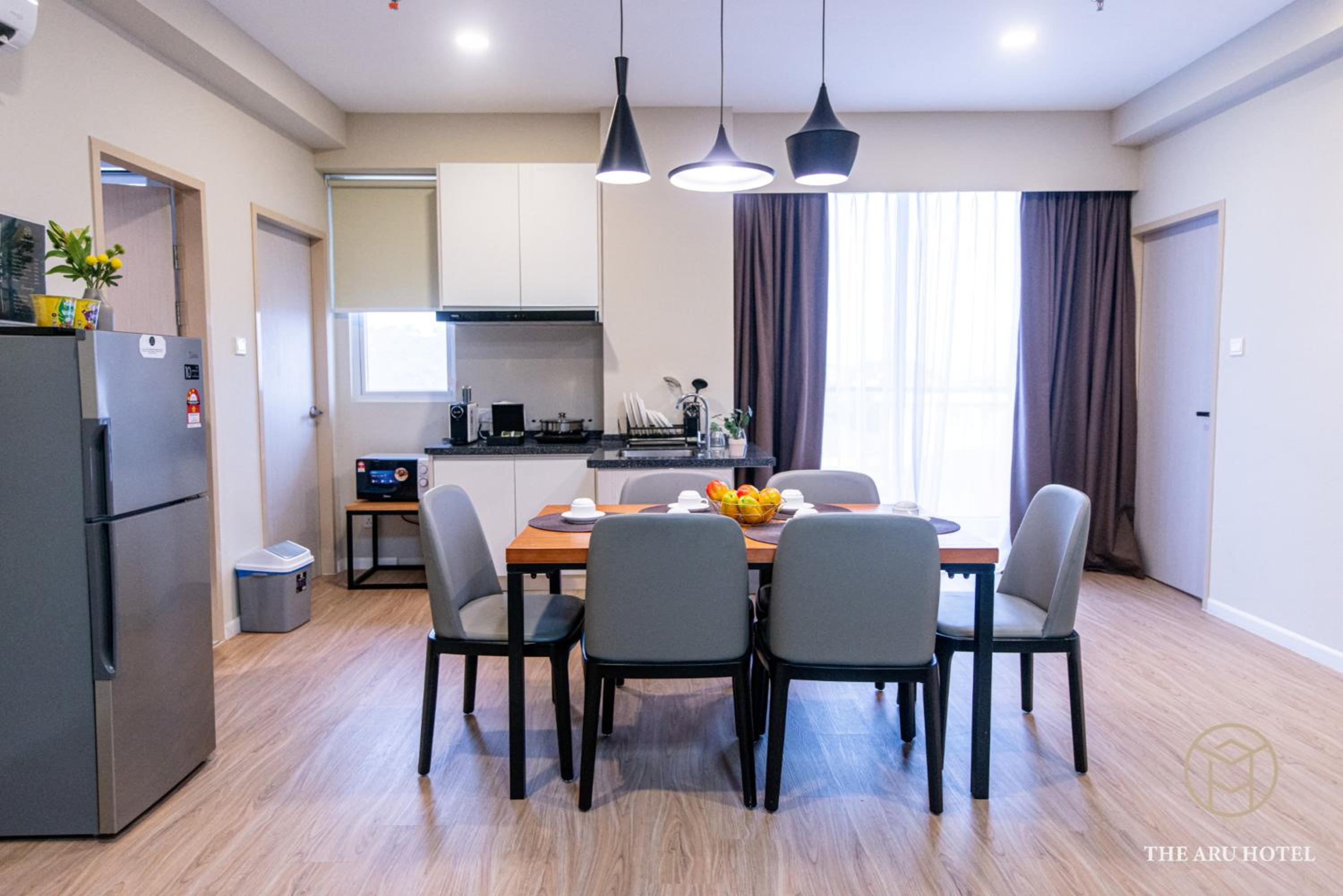 3-Bedroom Family Suites with City View - Photo 11