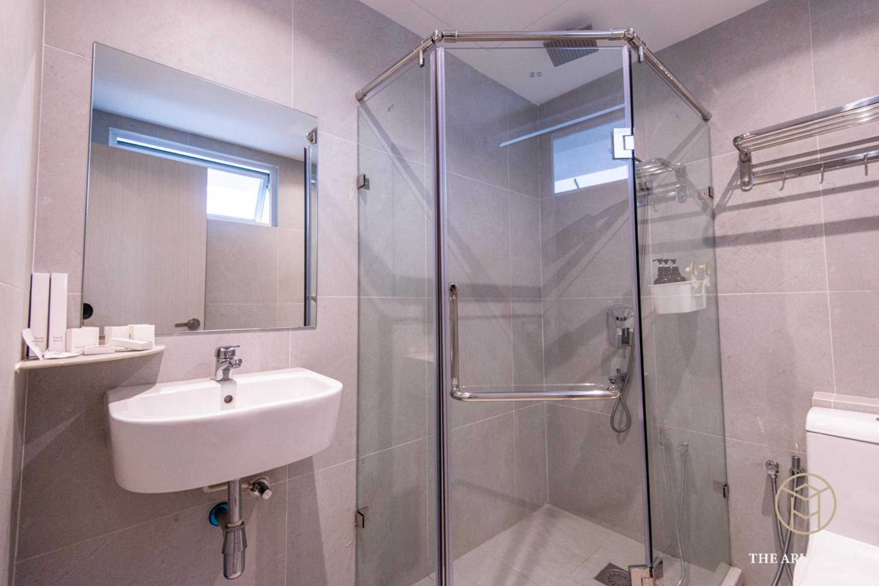 3-Bedroom Family Suites with City View - Photo 43