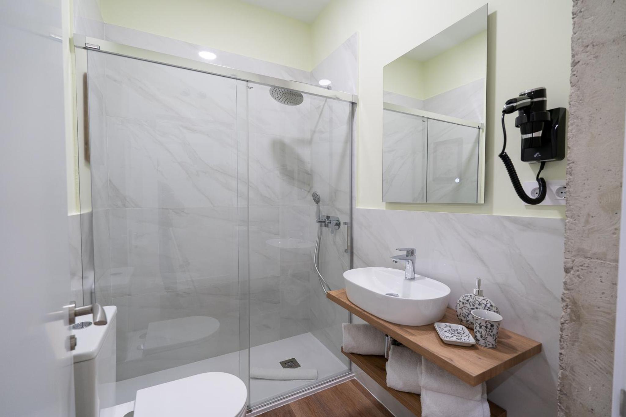 Triple Room with Private Bathroom photo 2