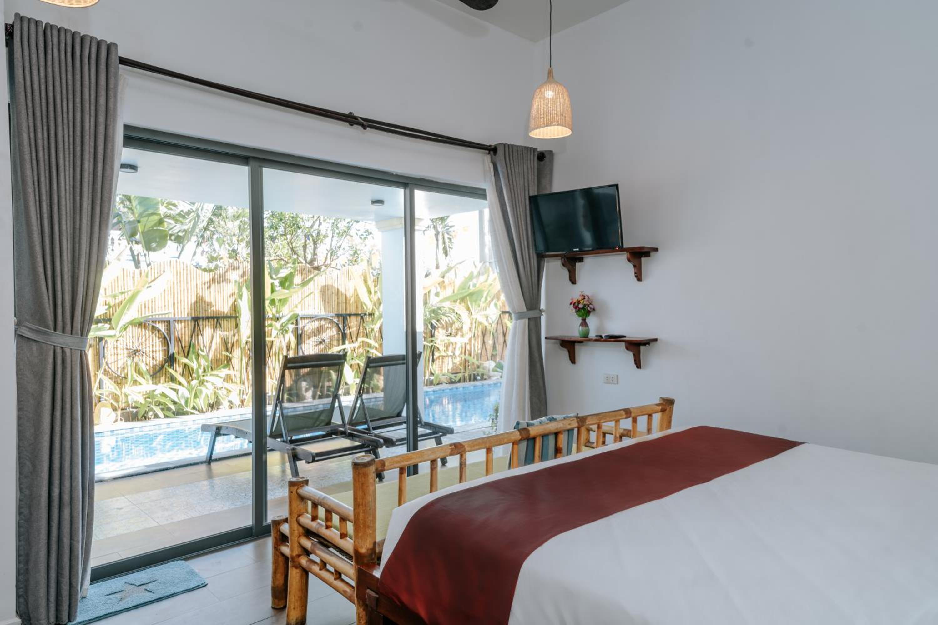 Suite with Pool View