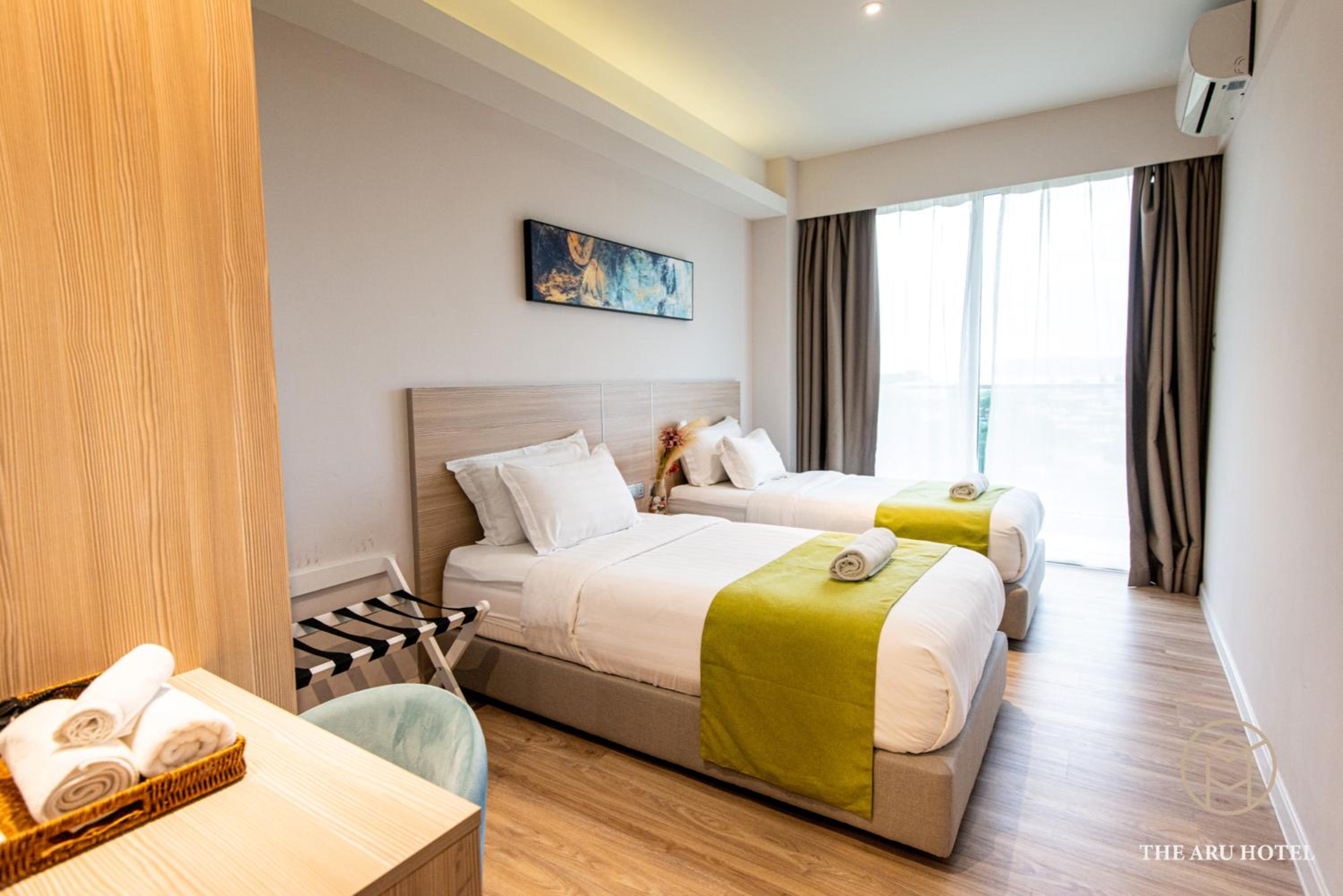 2-Bedroom Executive Suites with Airport View - Photo 1