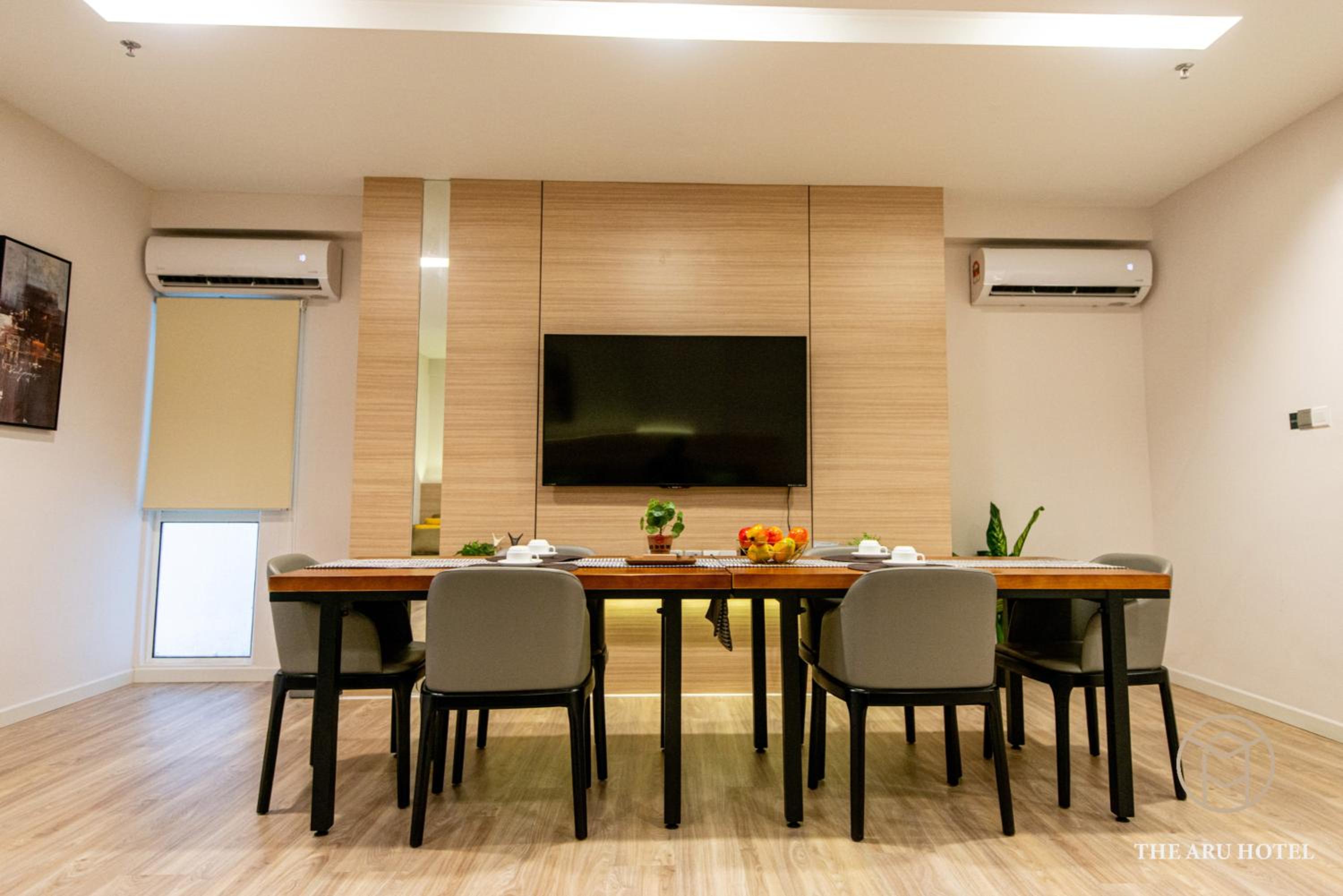 2-Bedroom Executive Suites with Airport View - Photo 28