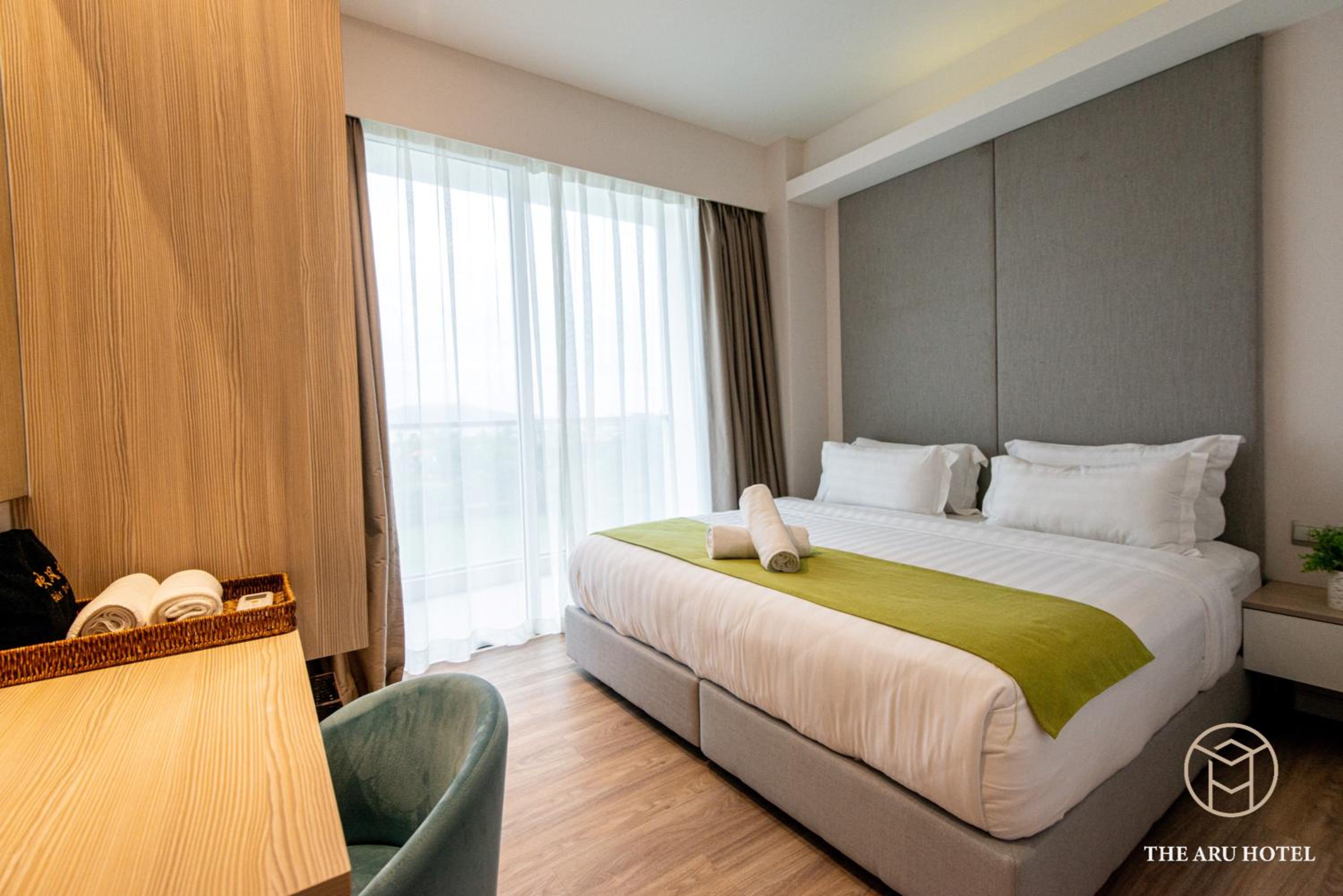2-Bedroom Executive Suites with Airport View - Photo 22