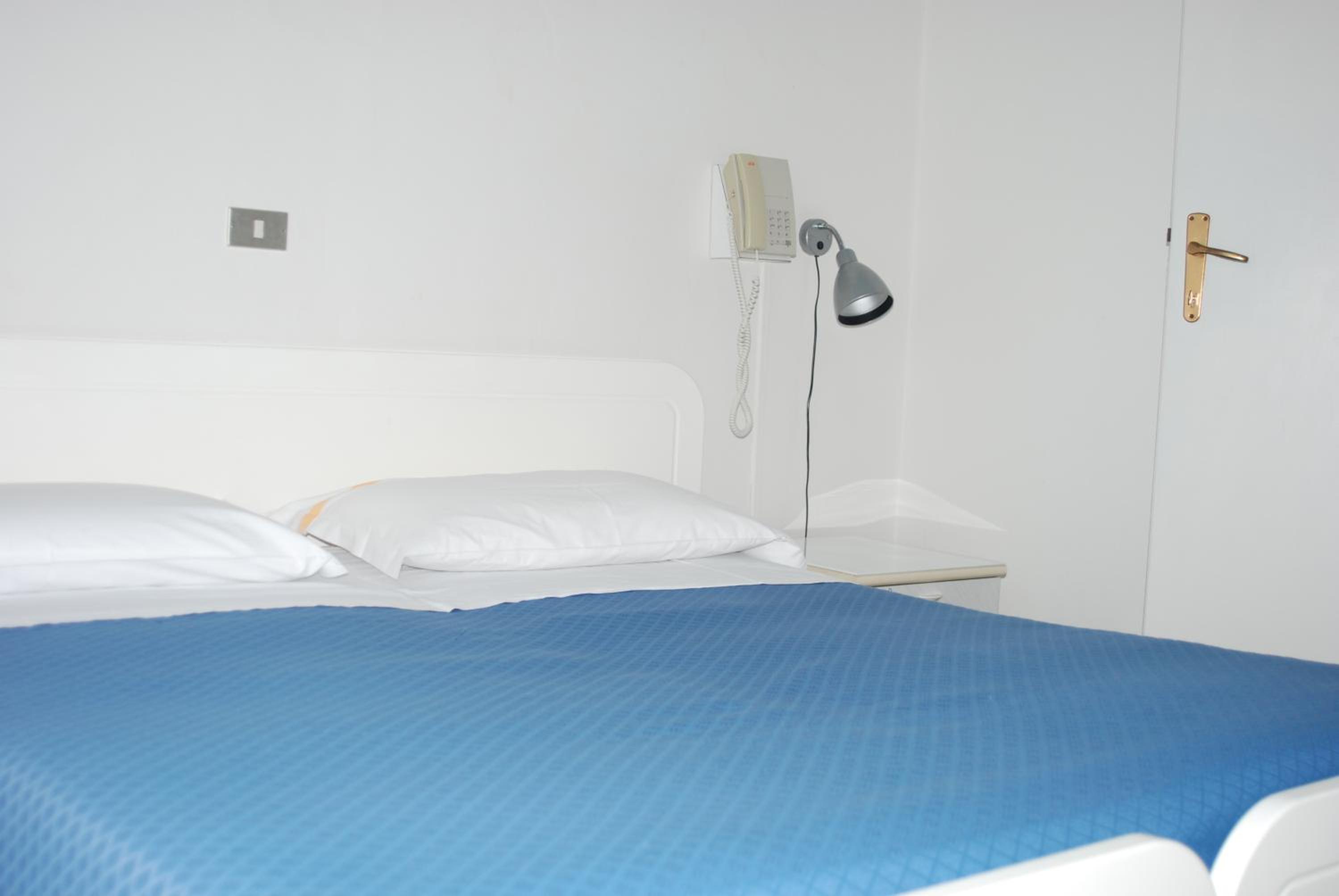 Double Room - Photo 18