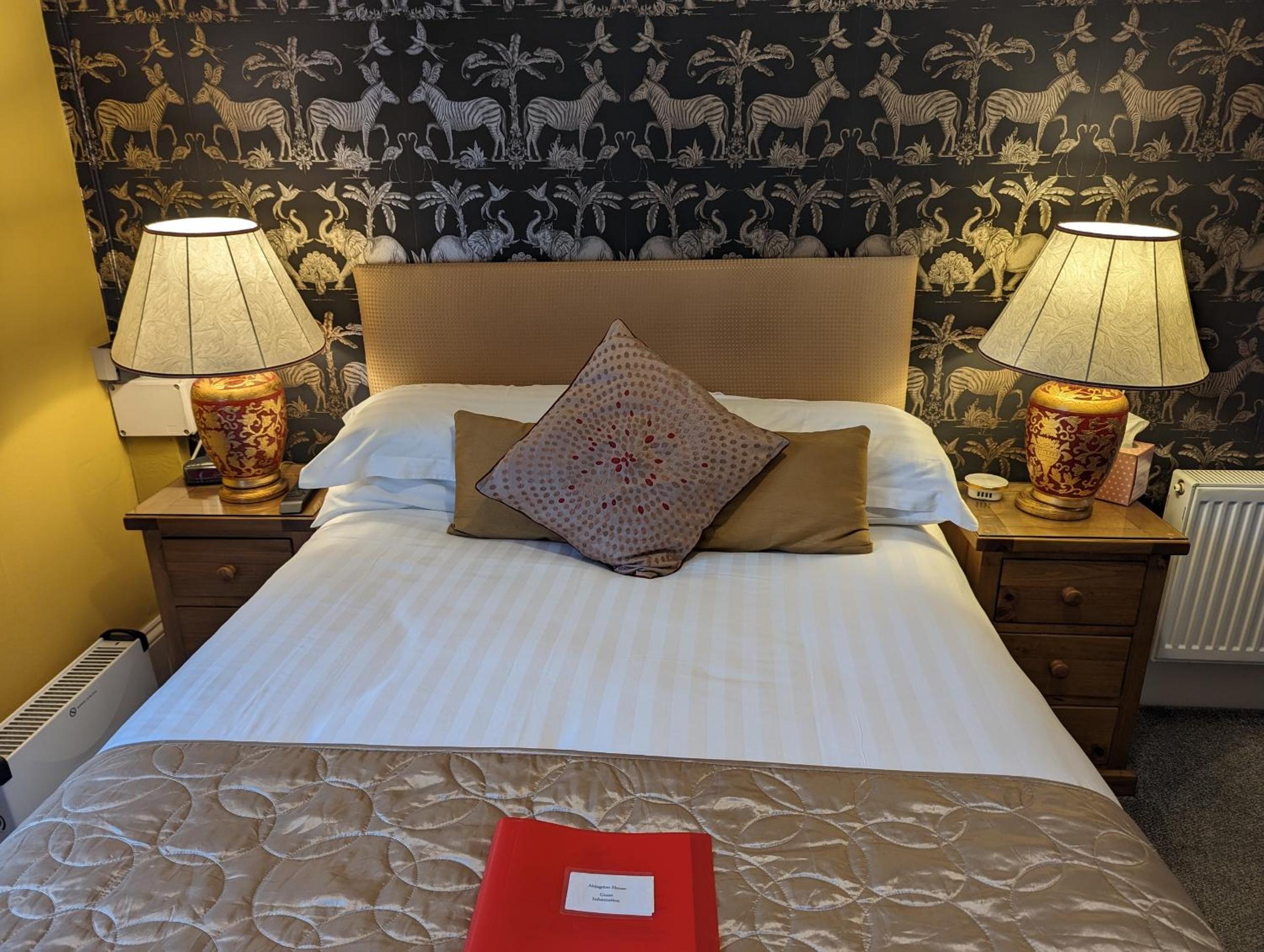Standard Double Room - Photo 12