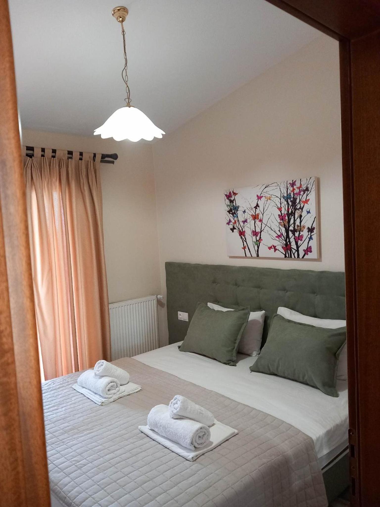One-Bedroom Apartment - Photo 1