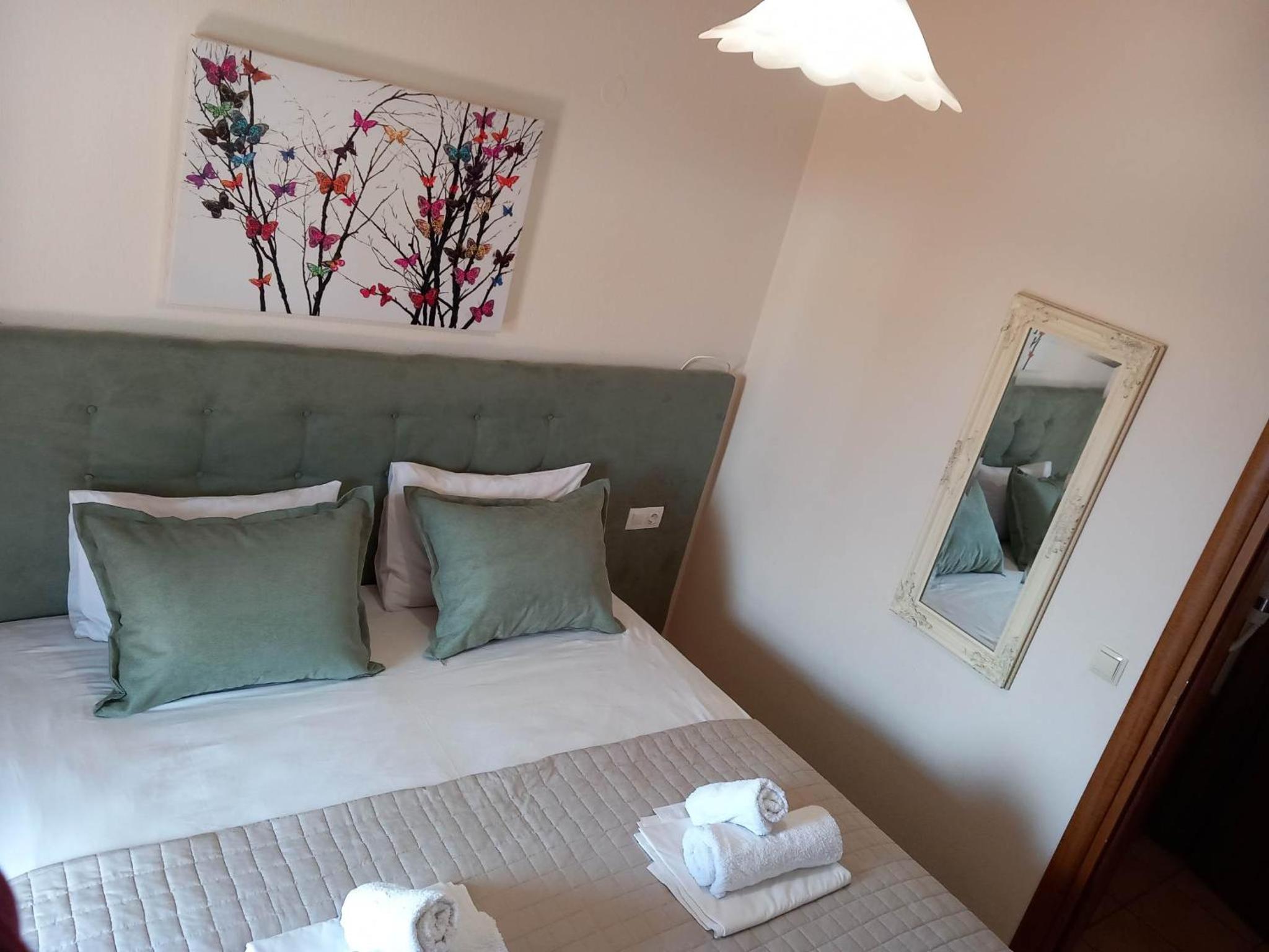 One-Bedroom Apartment - Photo 3