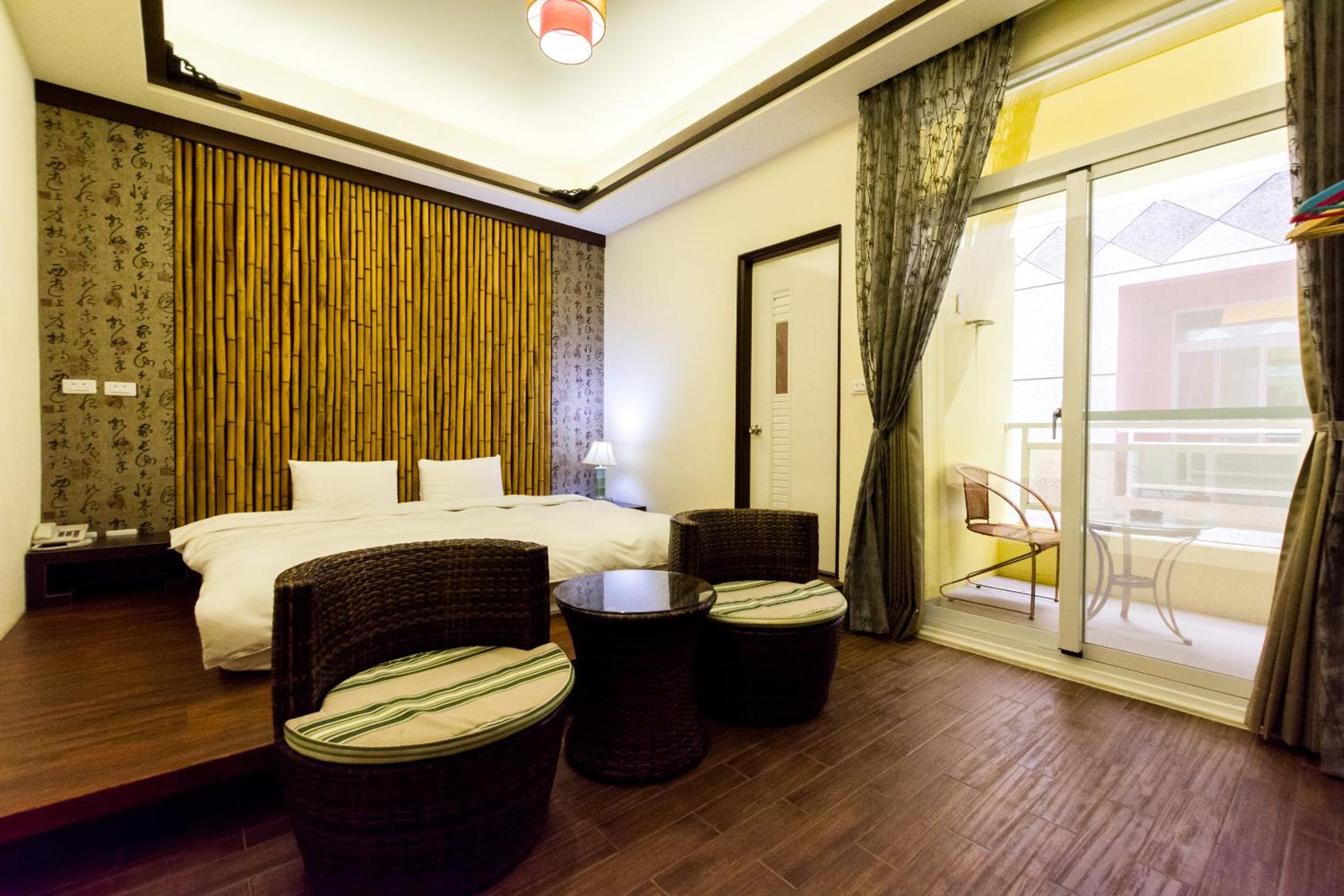 Queen Room with Balcony photo 3