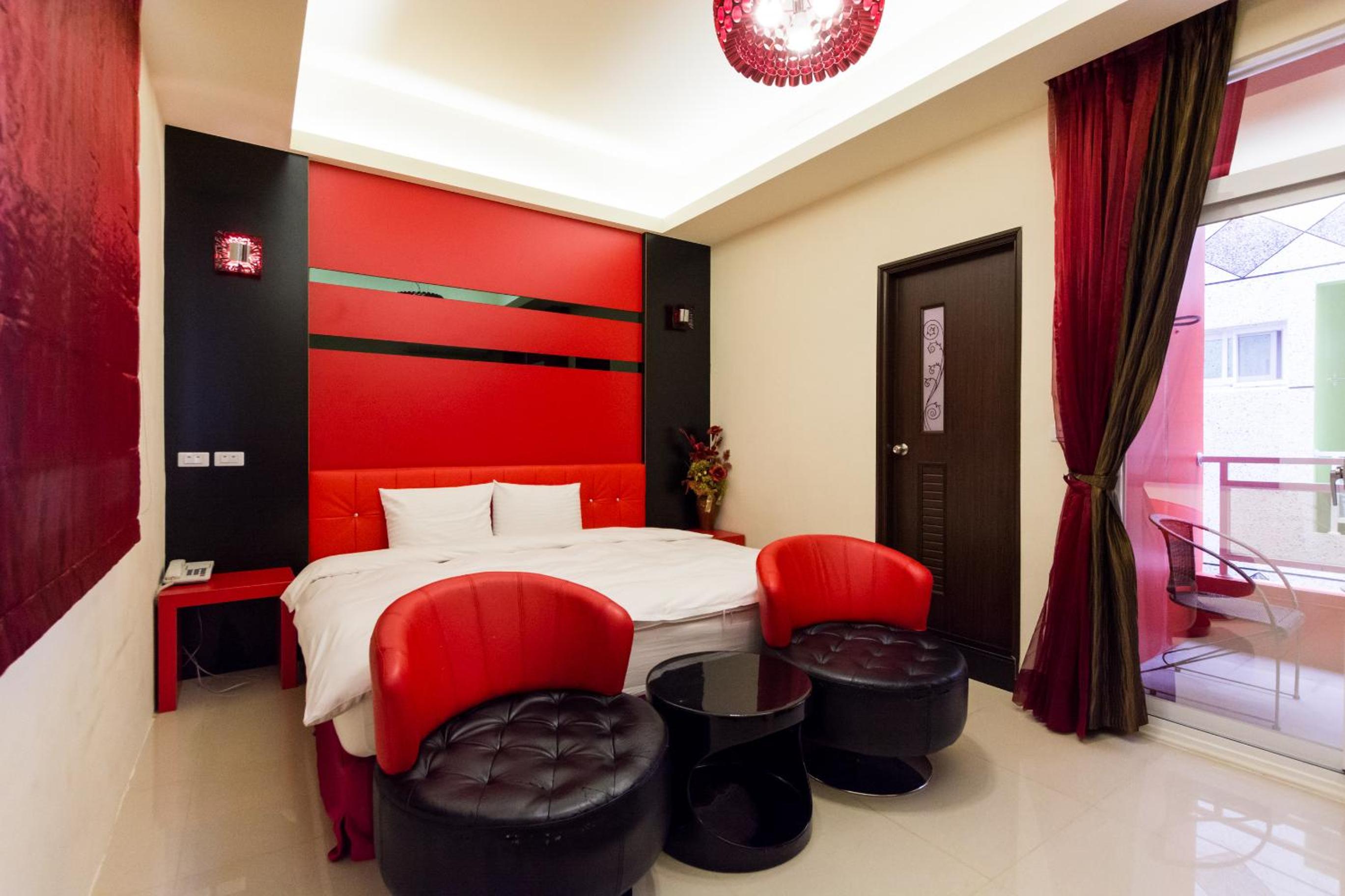 Queen Room with Balcony photo 2