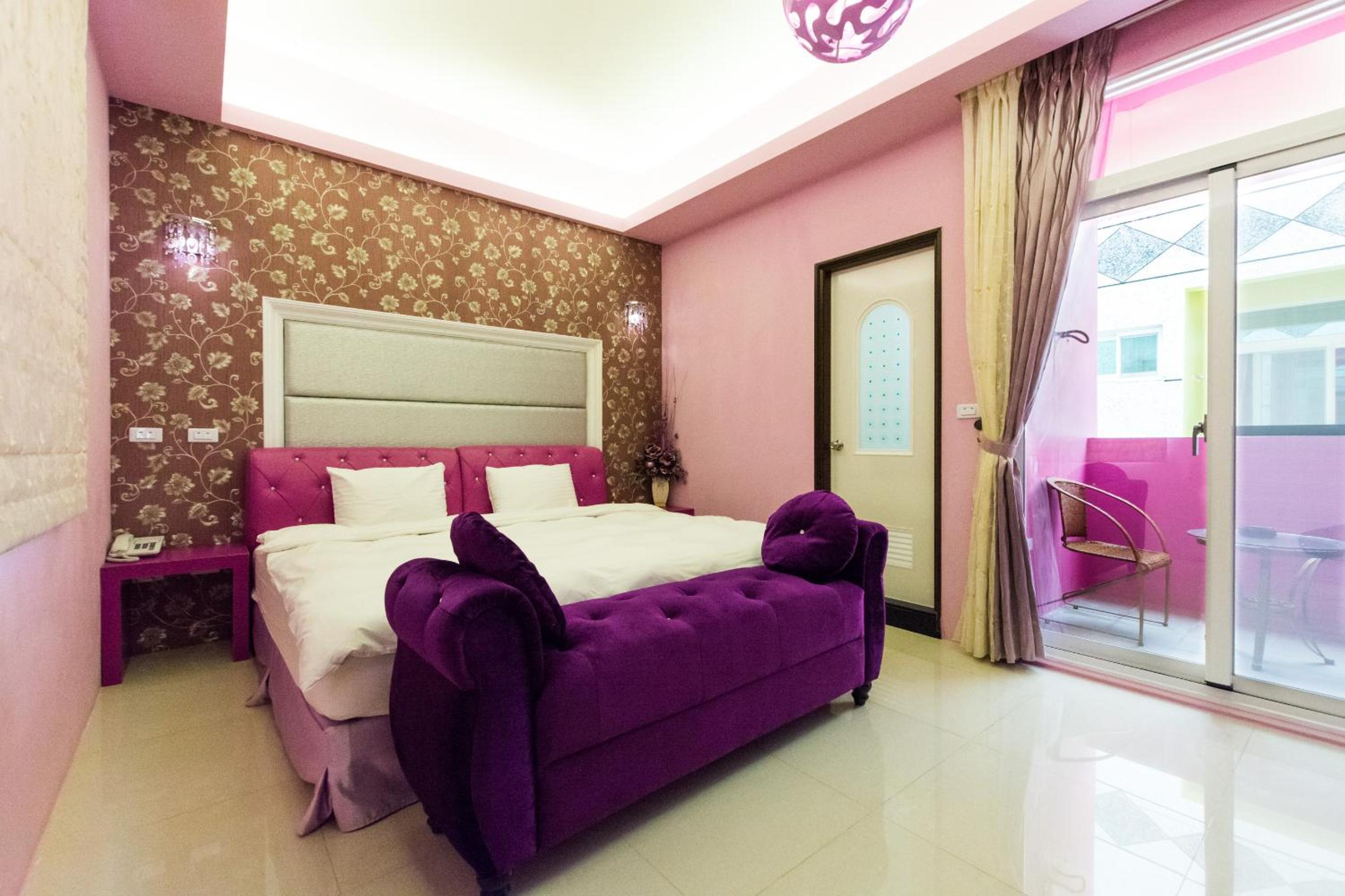 Queen Room with Balcony - Travel Subsidy Program Only (Only for Taiwanese)  photo 2