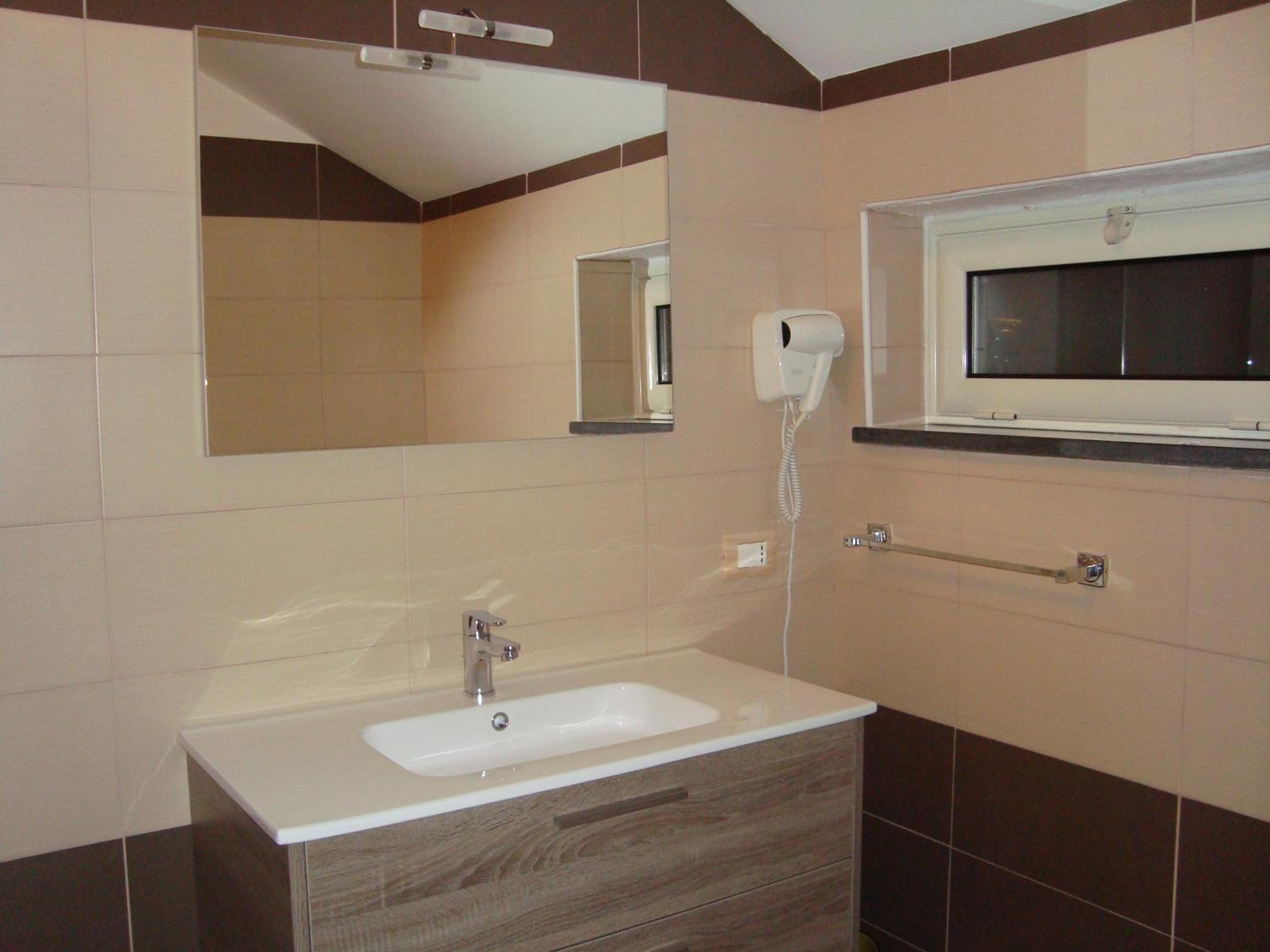 Double or Twin Room with Private Bathroom photo 2