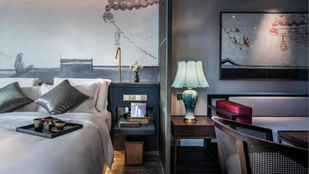 Elegant Bay View King Room - Photo 4