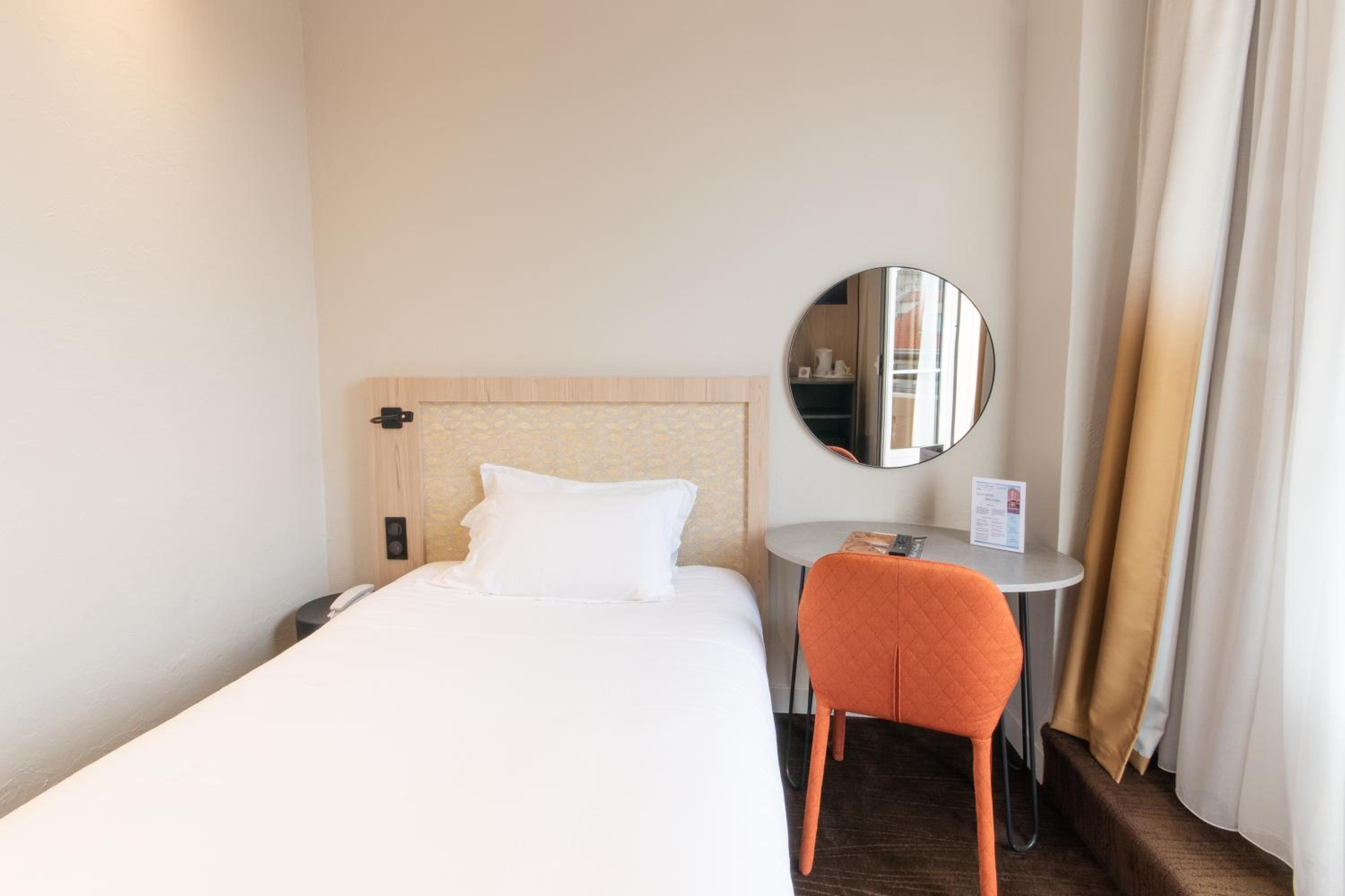 Single Room - Photo 5