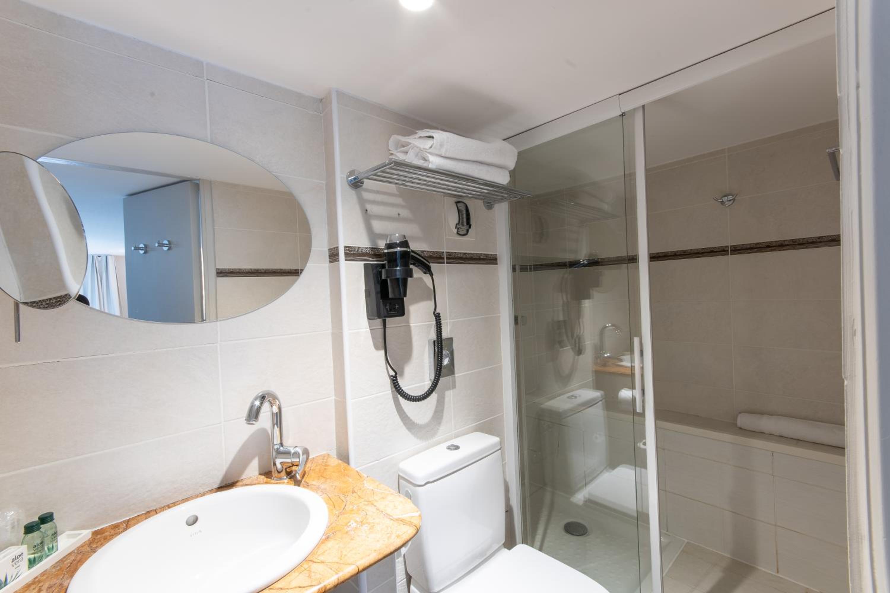 Quadruple Room - Photo 3