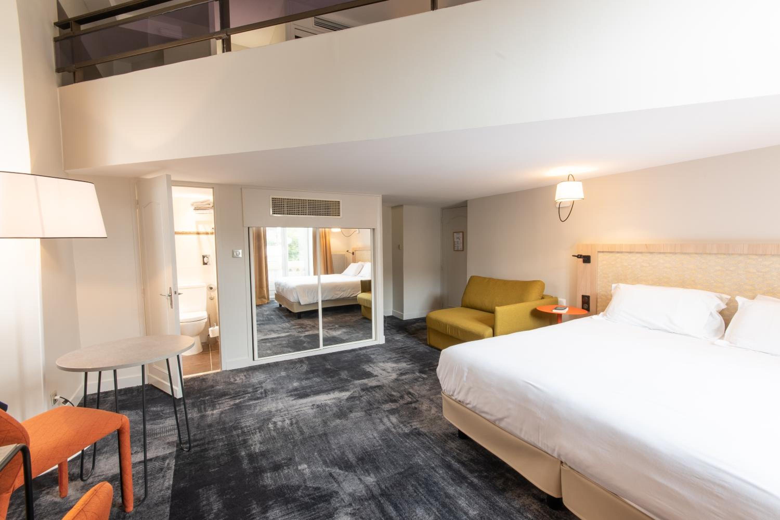Quadruple Room - Photo 1