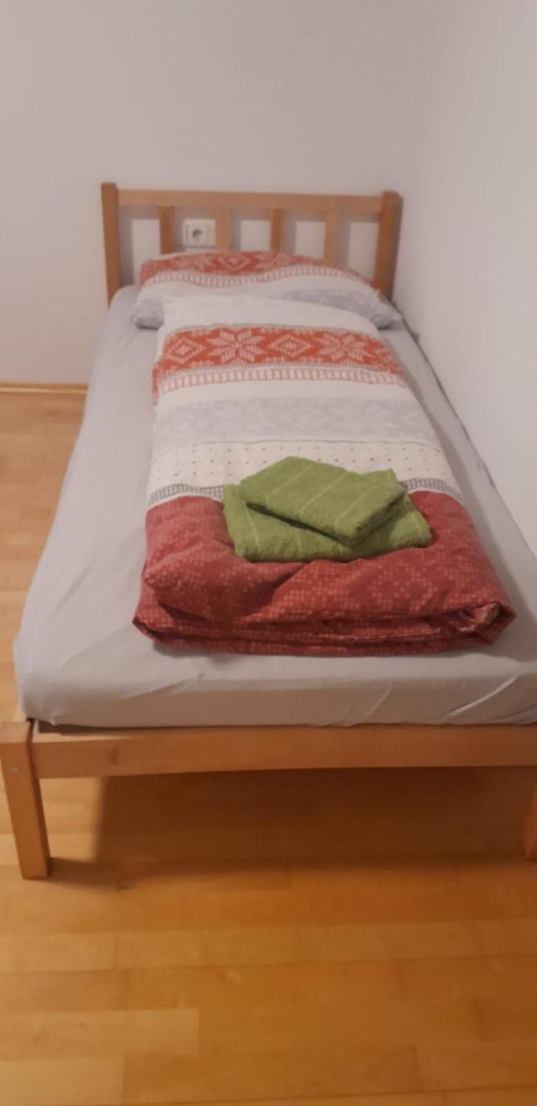 Basic Triple Room with Shared Bathroom photo 2