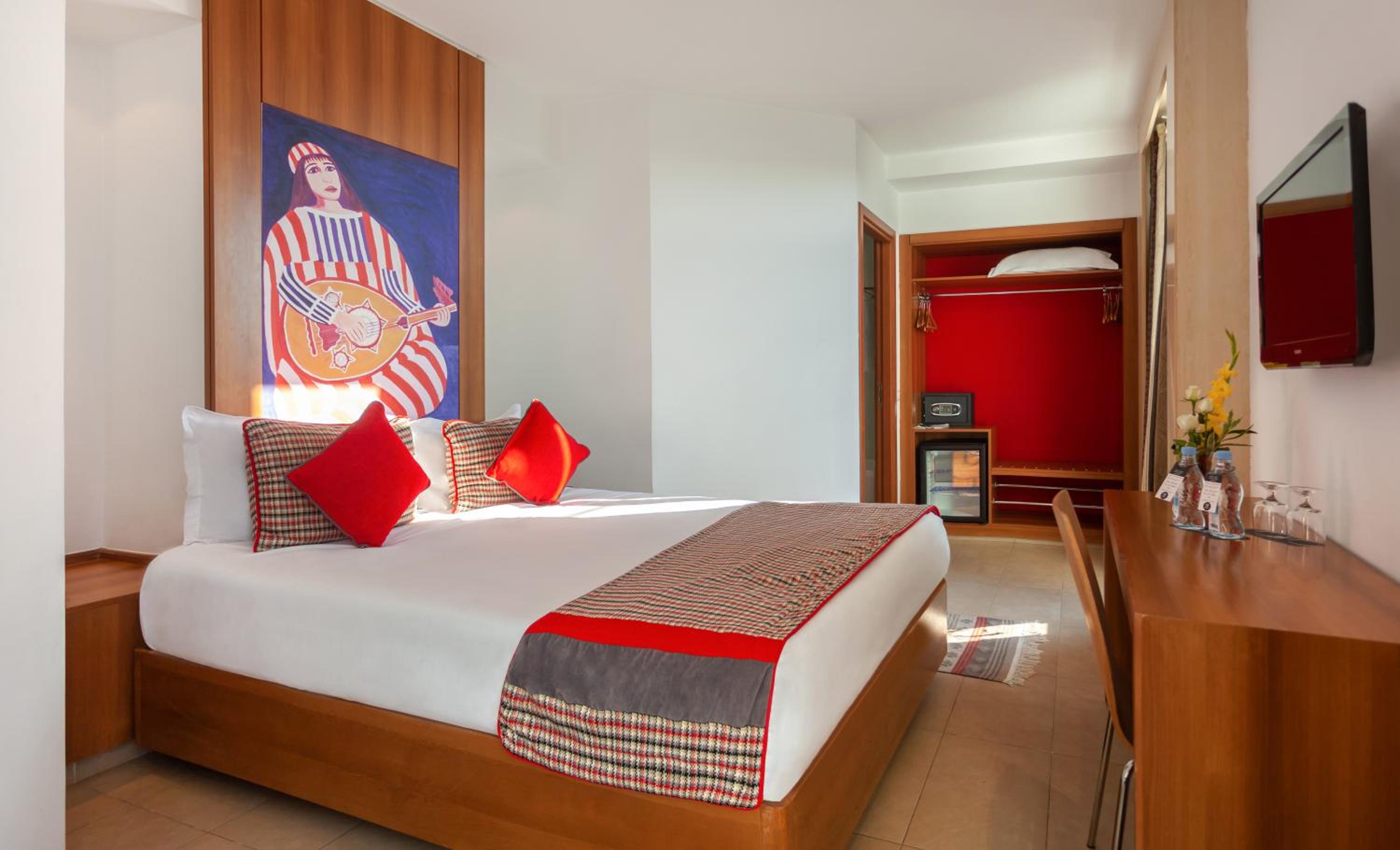 Deluxe Room - Photo 1